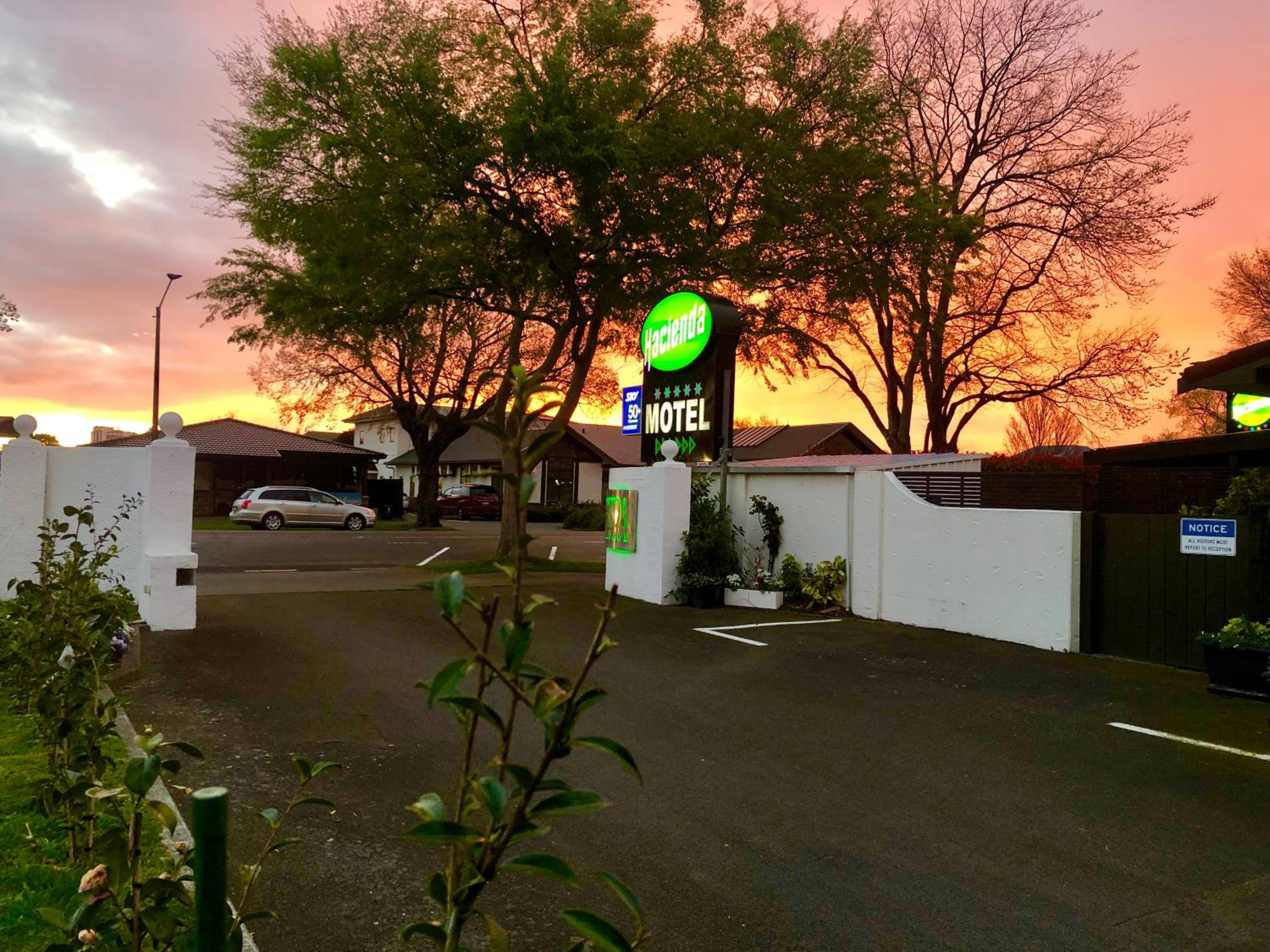Hacienda Motor Lodge