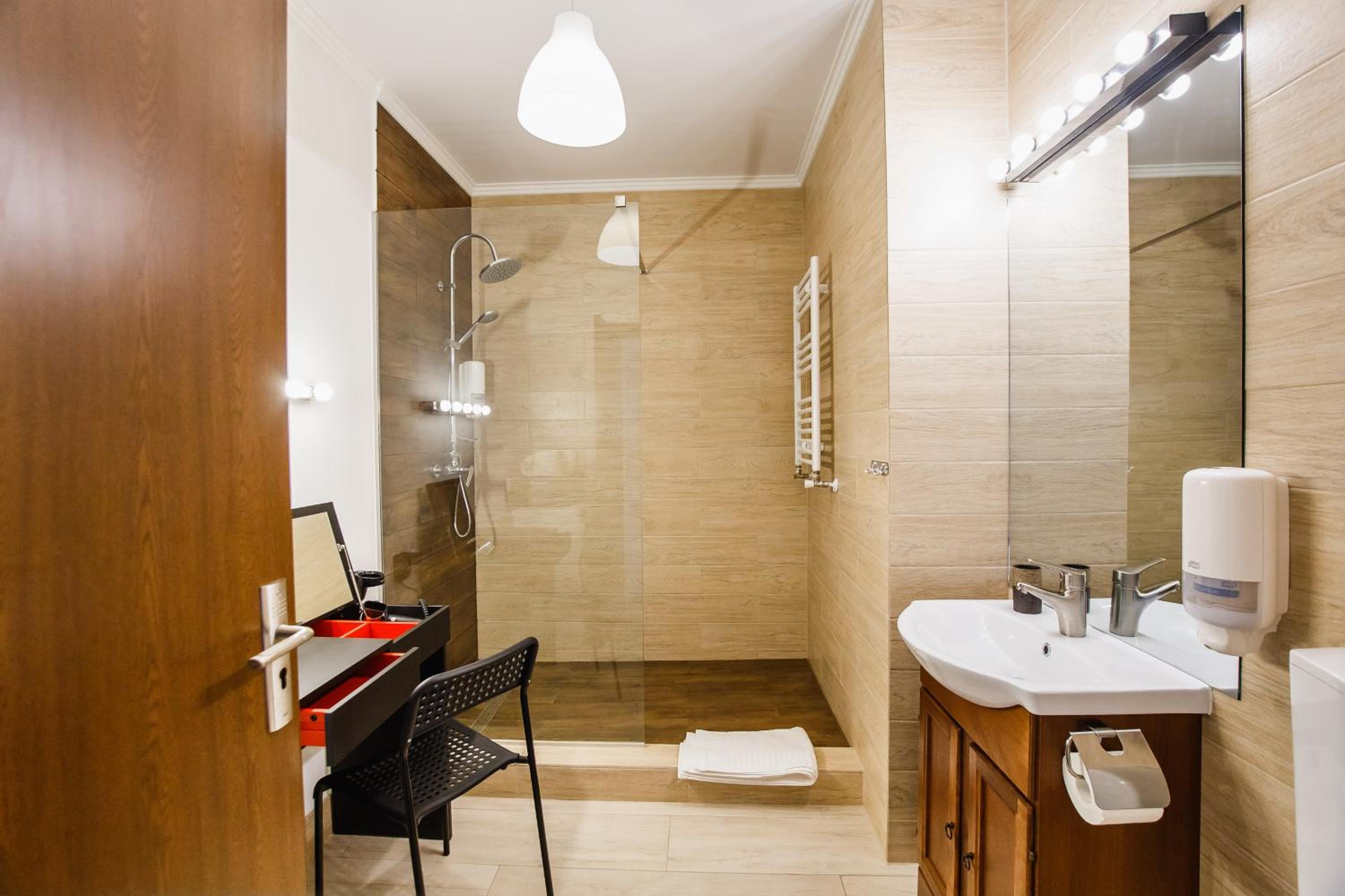 Fresh Studio in Central Oradea view 4