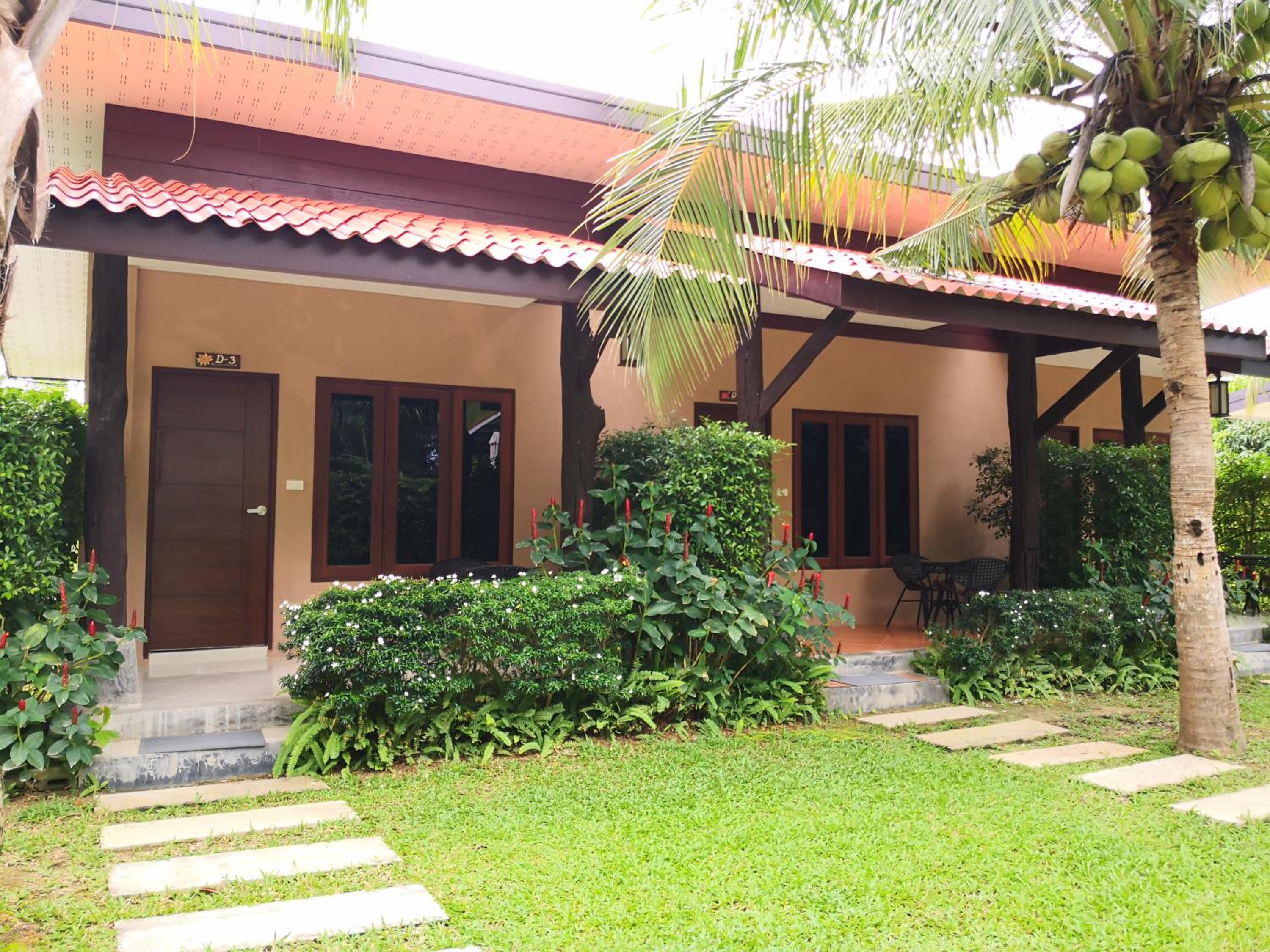 Baan Suan Rim Klong Resort