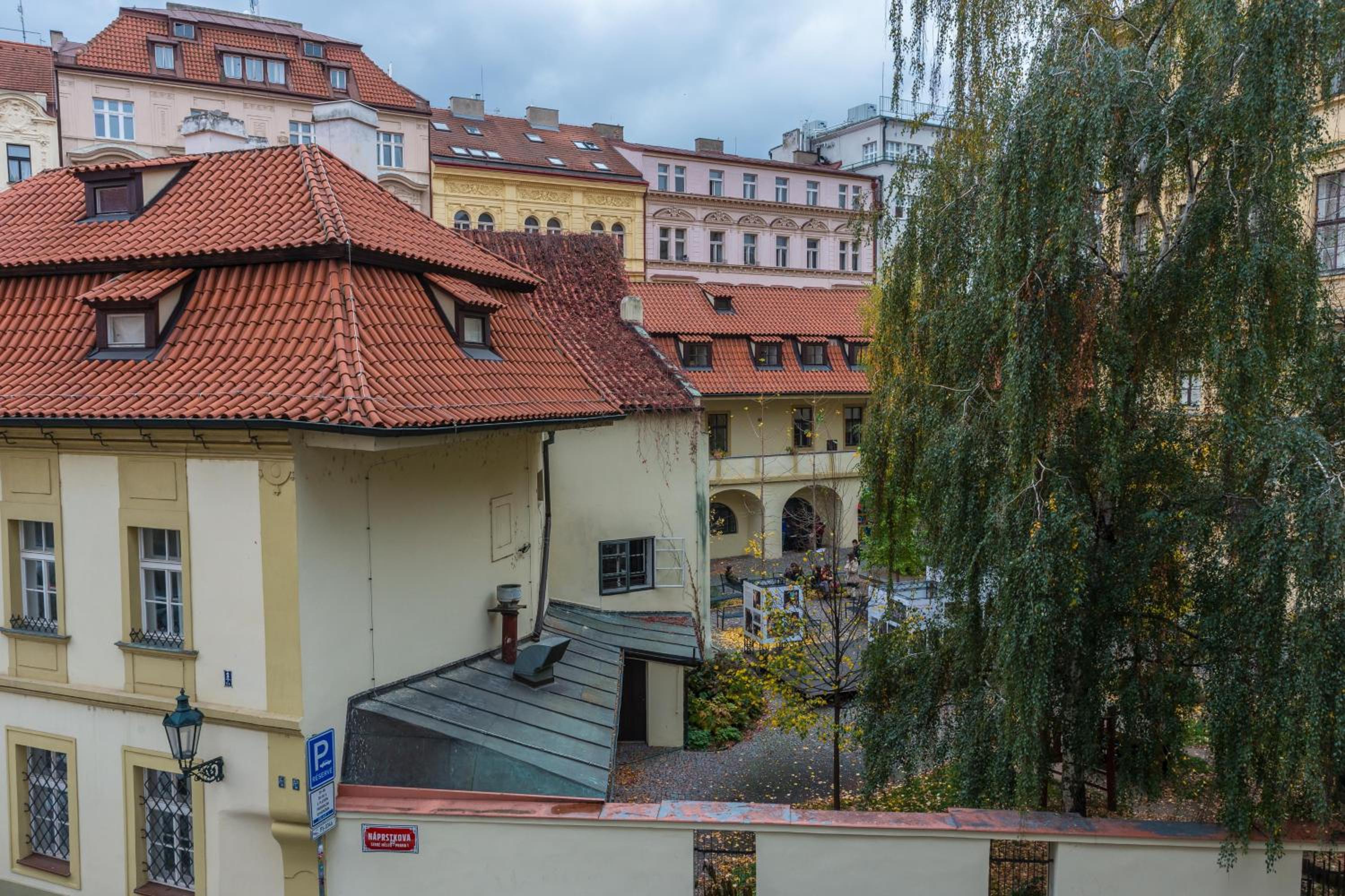 Liliova Apartments