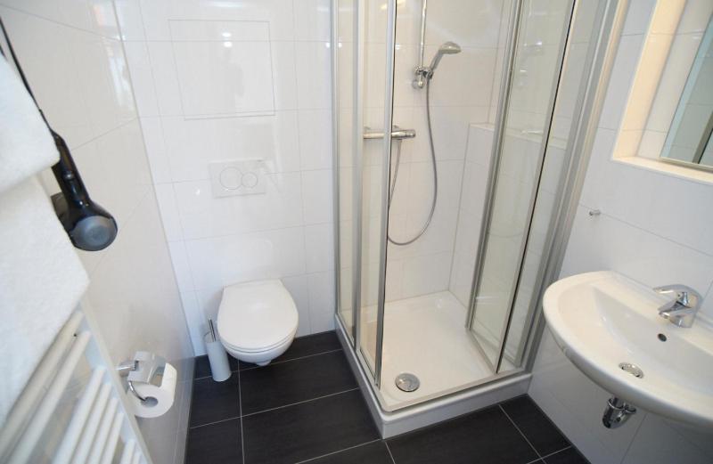 Apartment Eisberg 4 mit Balkon en Norderney — bathroom