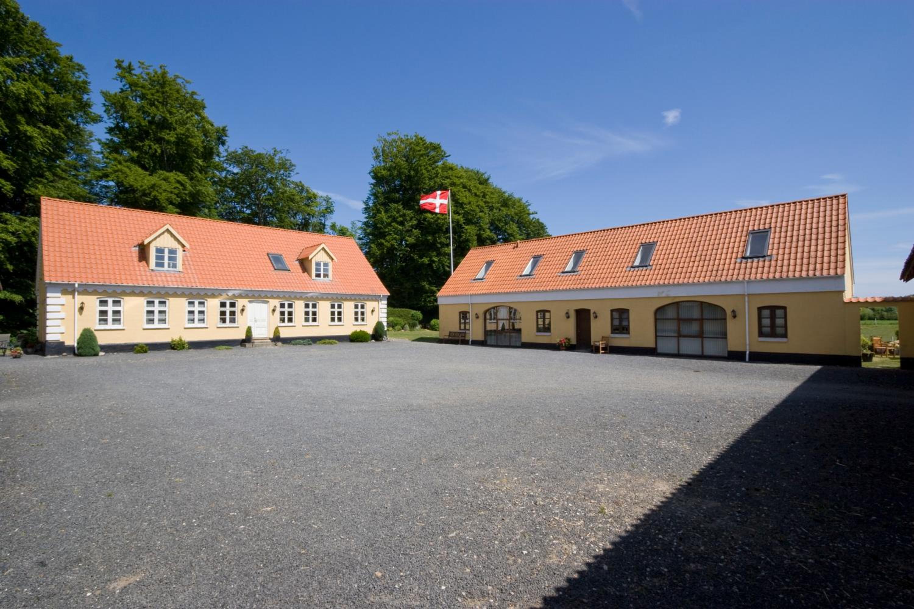 Hotel Munkebjerg Bed & Breakfast - Image 1