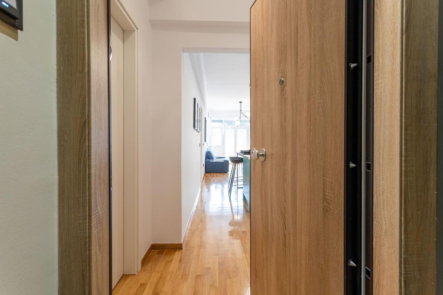 Luxury Penthouse on Akadimias with 2 Bed & 2 Bath