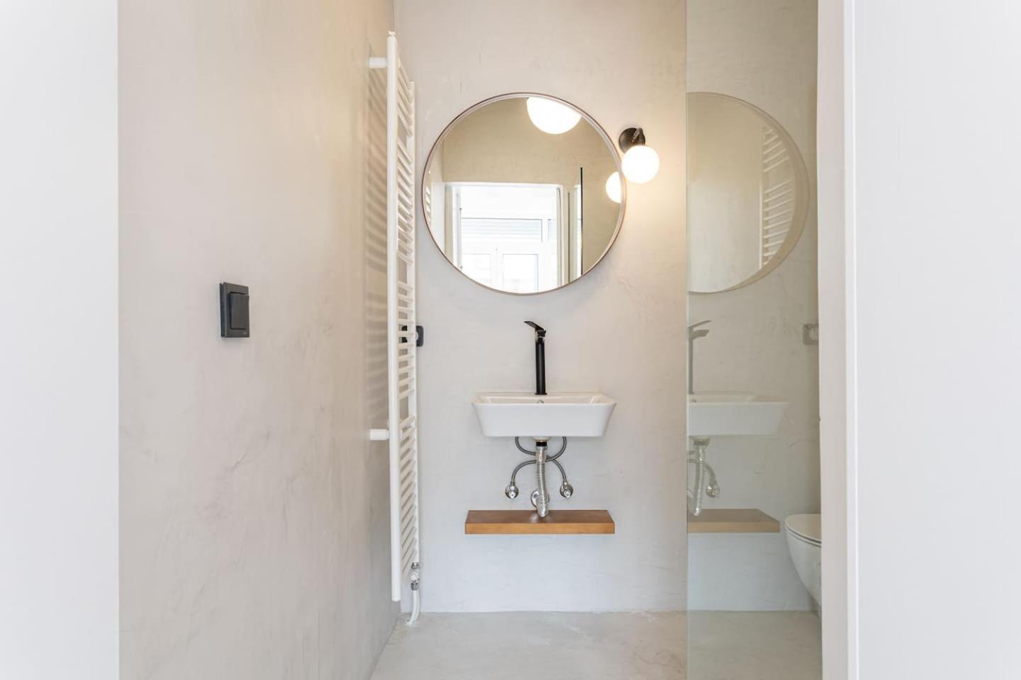 Luxury Penthouse on Akadimias with 2 Bed & 2 Bath