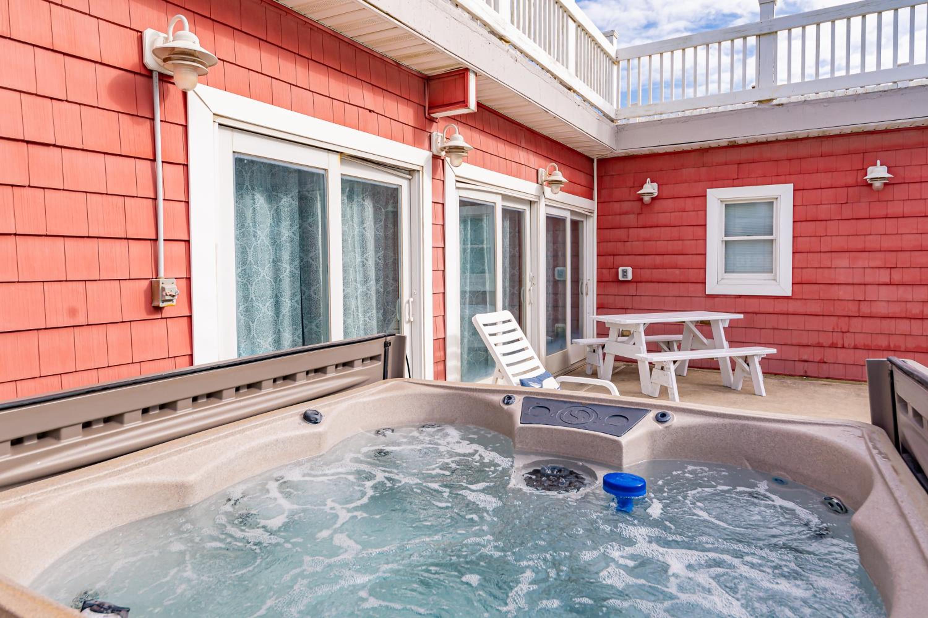 A Big Catch - KDH MP 8.5, Oceanfront, Elevator, Pool, Hot Tub, Spacious 10 Bedrooms, Pets OK view 4