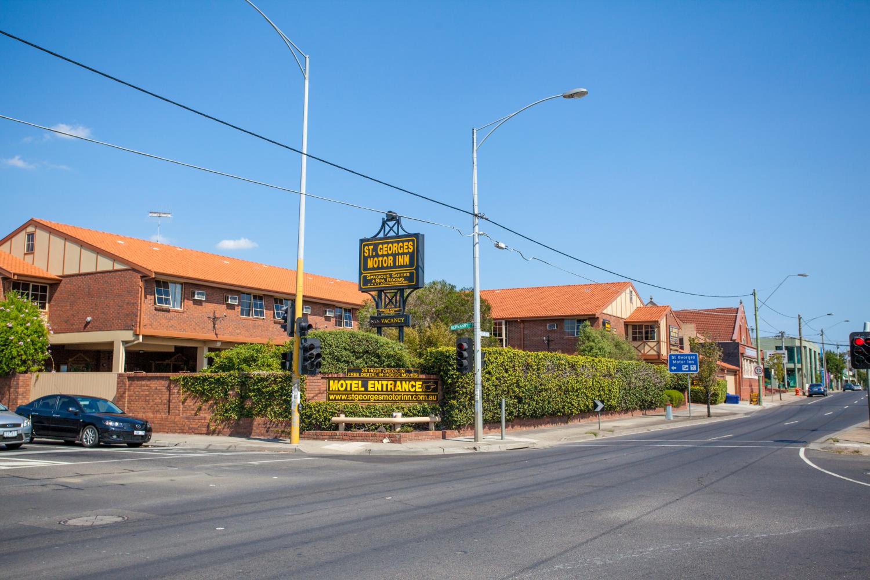 Hotel St Georges Motor Inn - Image 1