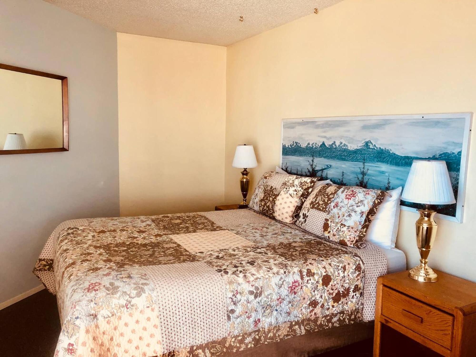 Homer Vacations - Driftwood Inn - Property Image 5