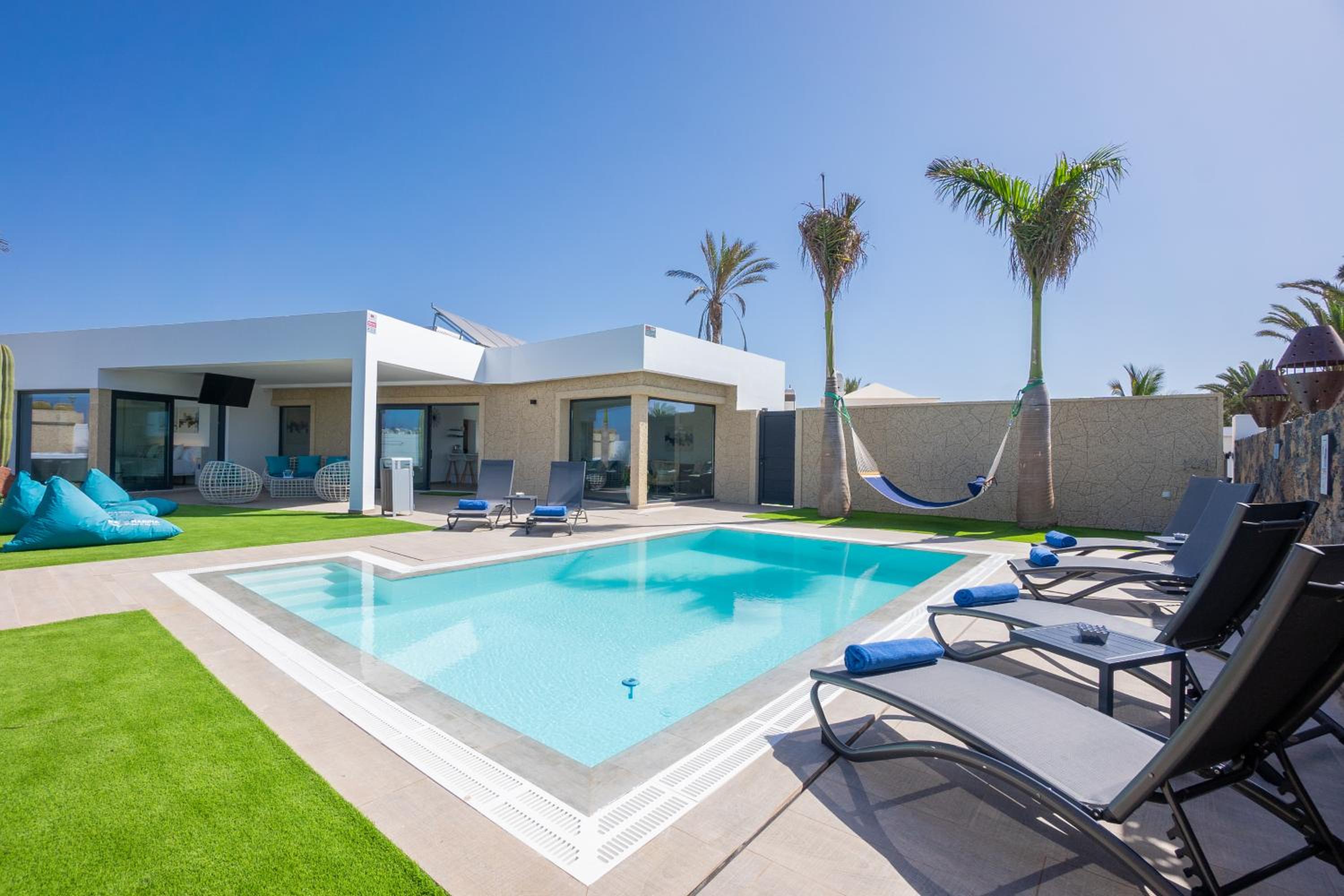 Sea Breeze Villas Lapa and Claca view 2