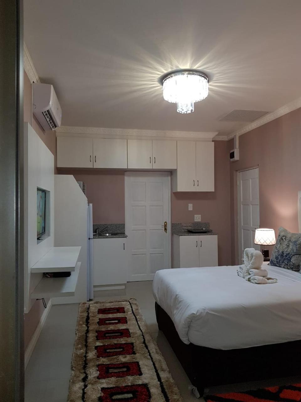 RJs Guesthouse