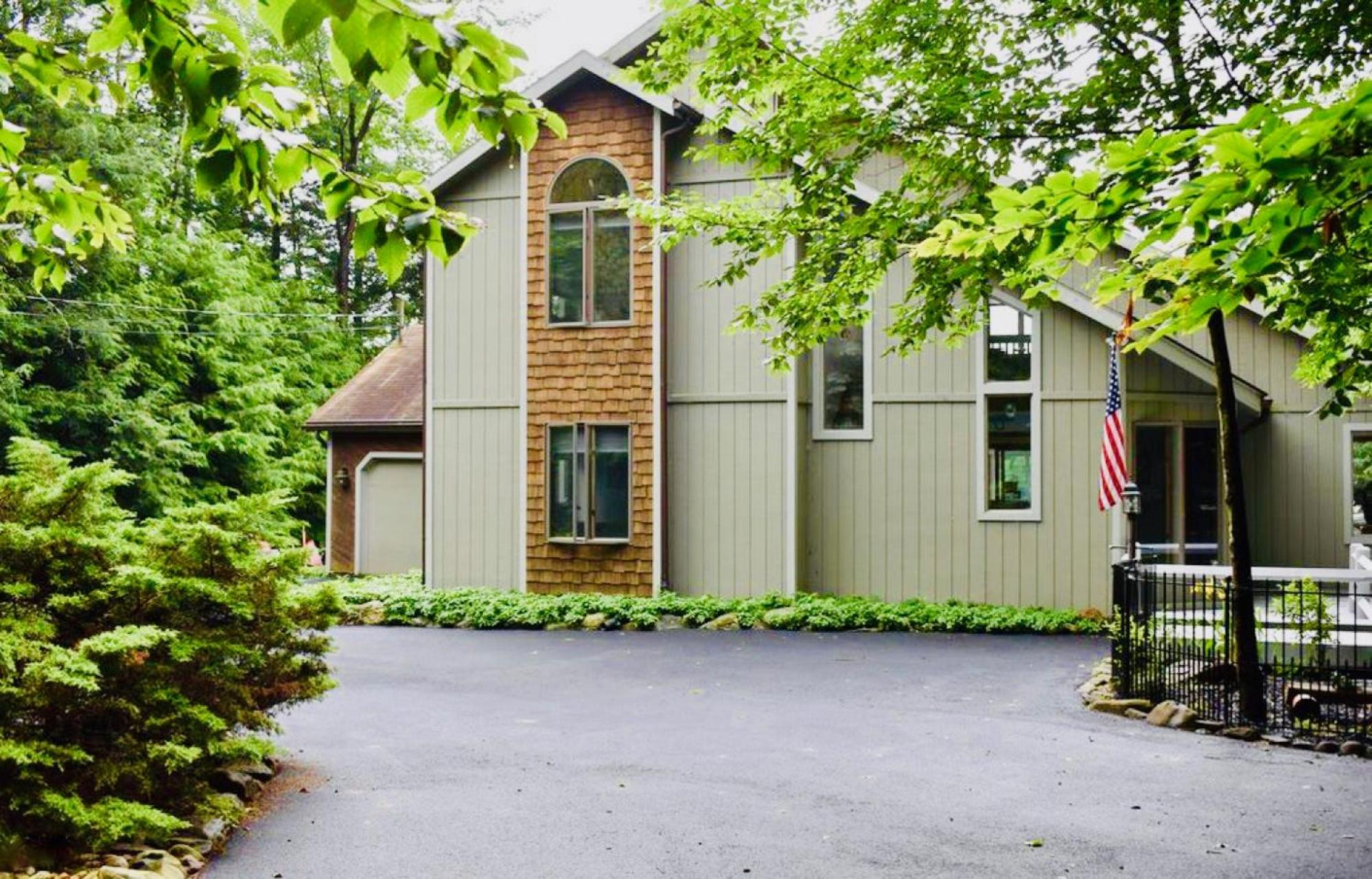 Mt. Maplewood Lake House Apt. view 3