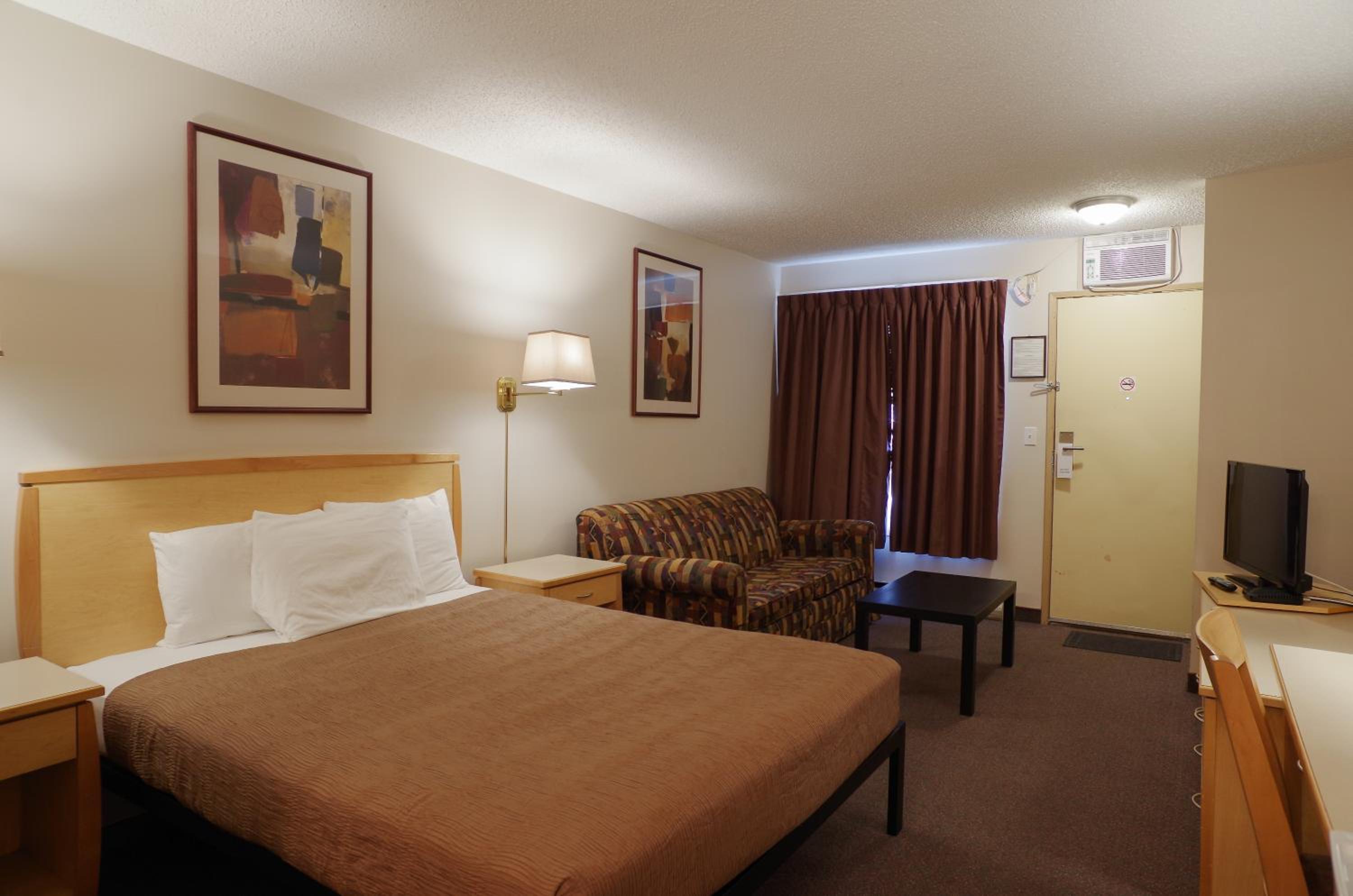 Canadas Best Value Inn and Suites Fernie - Image 5