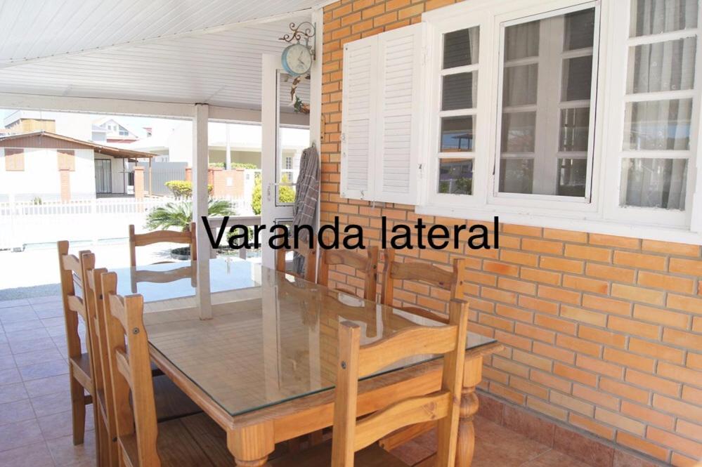 Casa com 4 quartos à 200 m da praia c/ churrasqueira