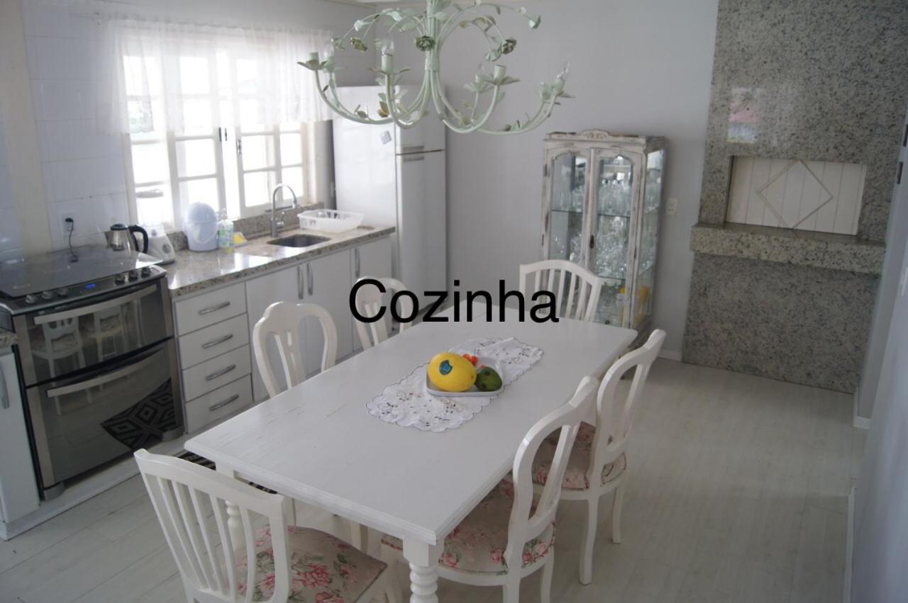 Casa com 4 quartos à 200 m da praia c/ churrasqueira