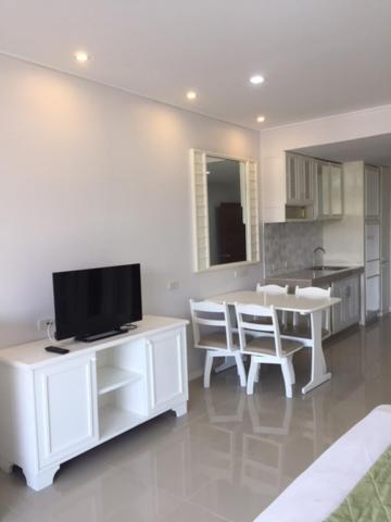PMY Beach Resort, Районг - 18