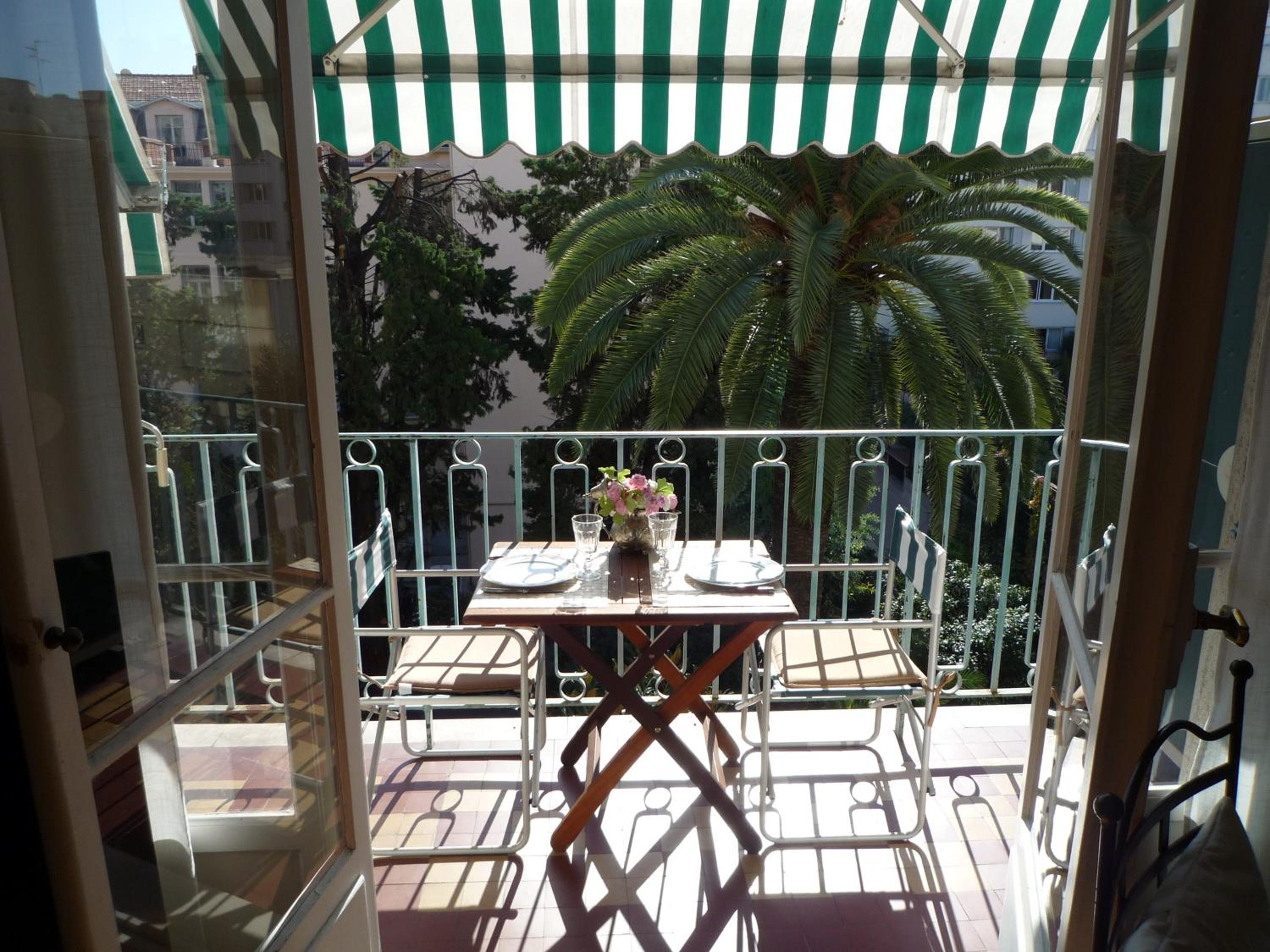 Centre, deux pièces, calme, terrasse plein sud photo 1