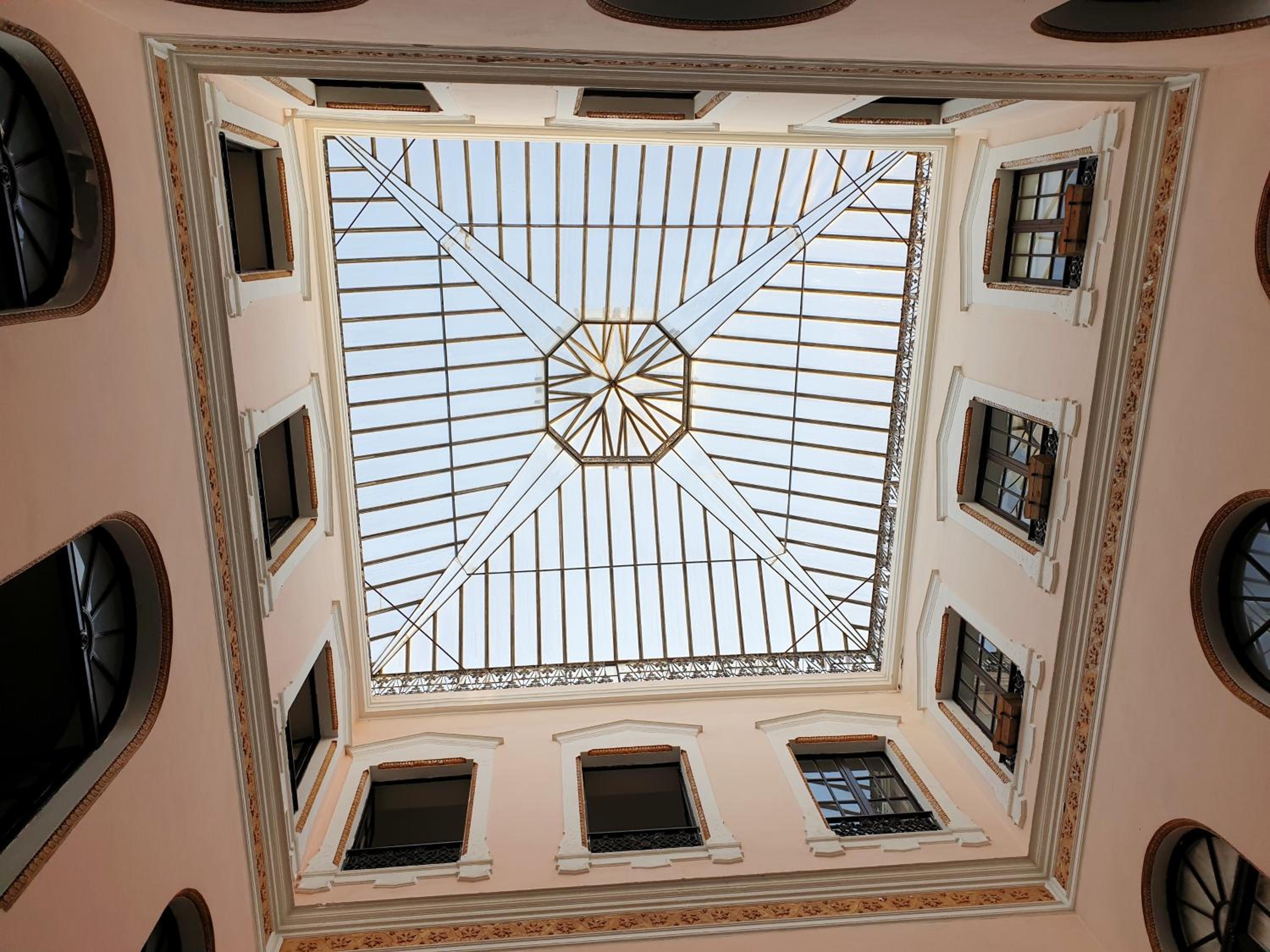 Sherryflat Palacio - Parking view 3