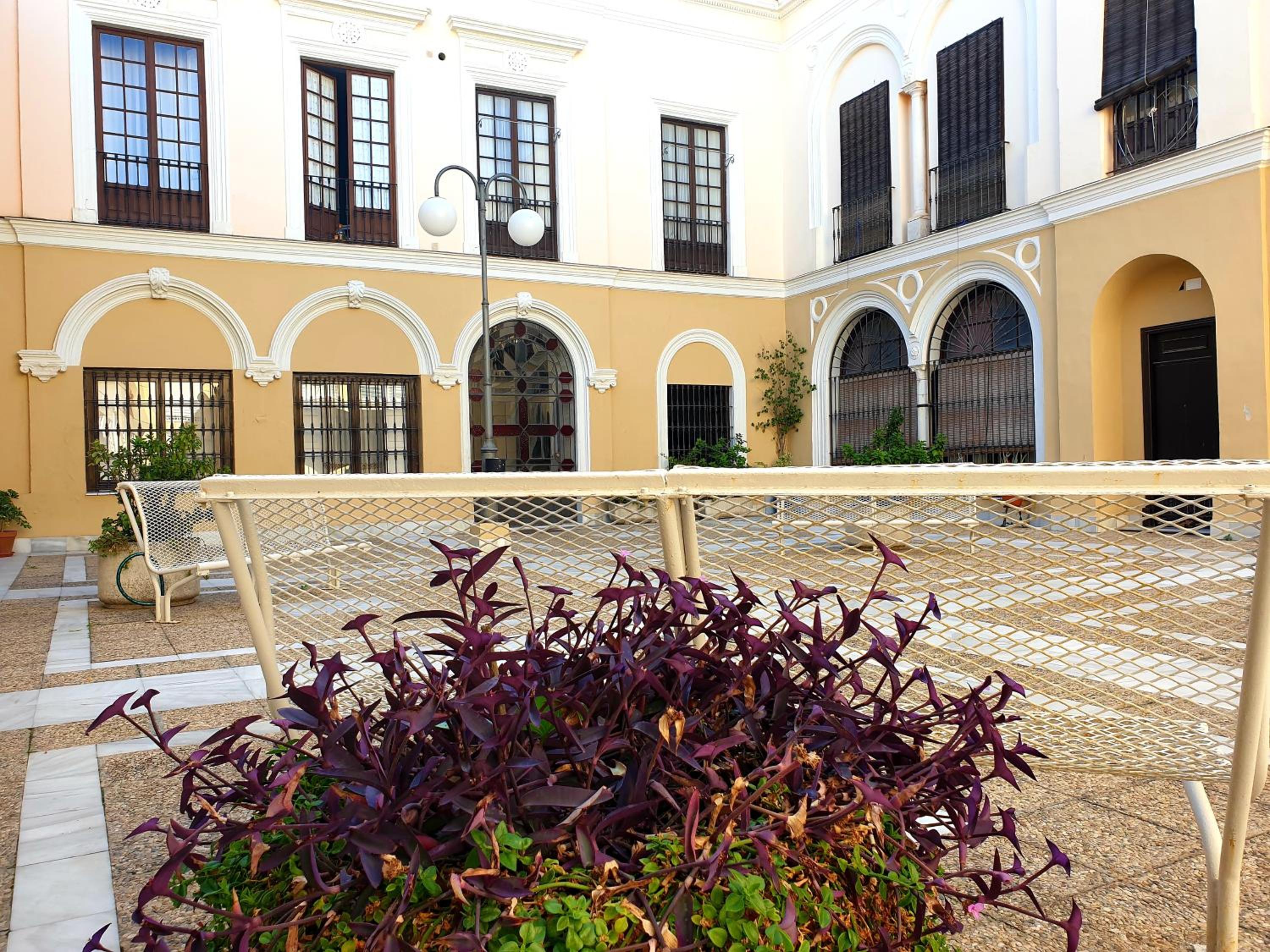 Sherryflat Palacio - Parking view 5