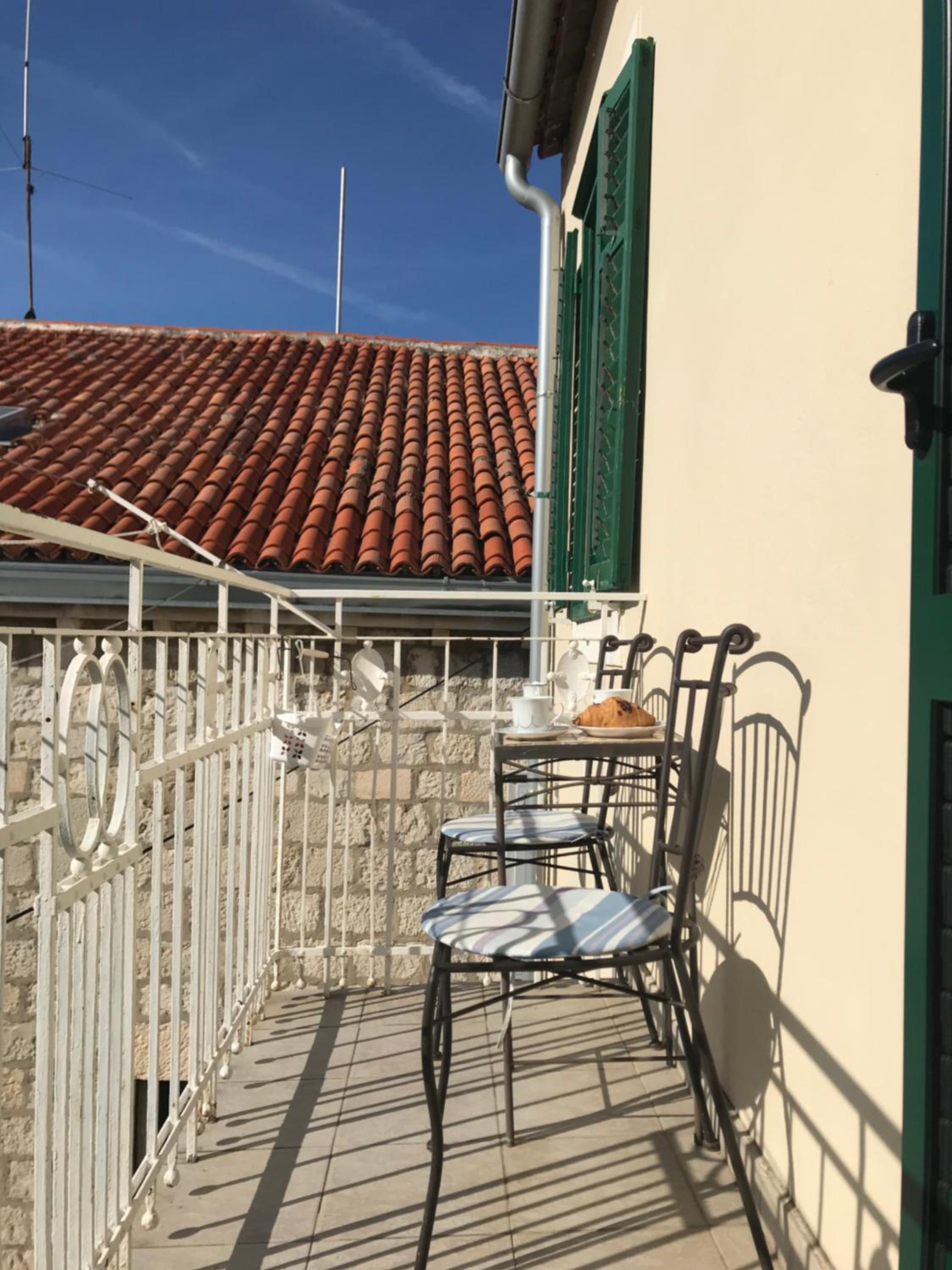 Apartment Central Old town with private indoor garage parking view 4