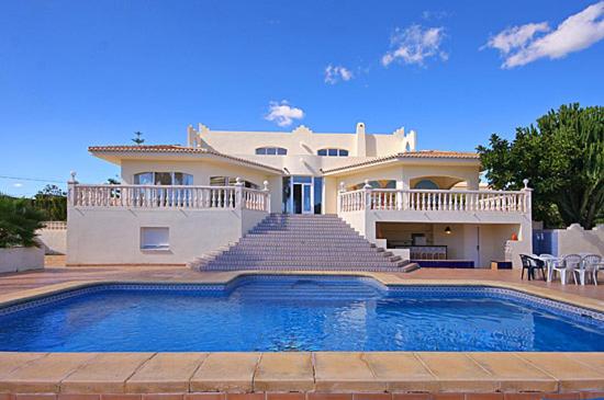 Villa Cora by Aguilarent en Jávea — building