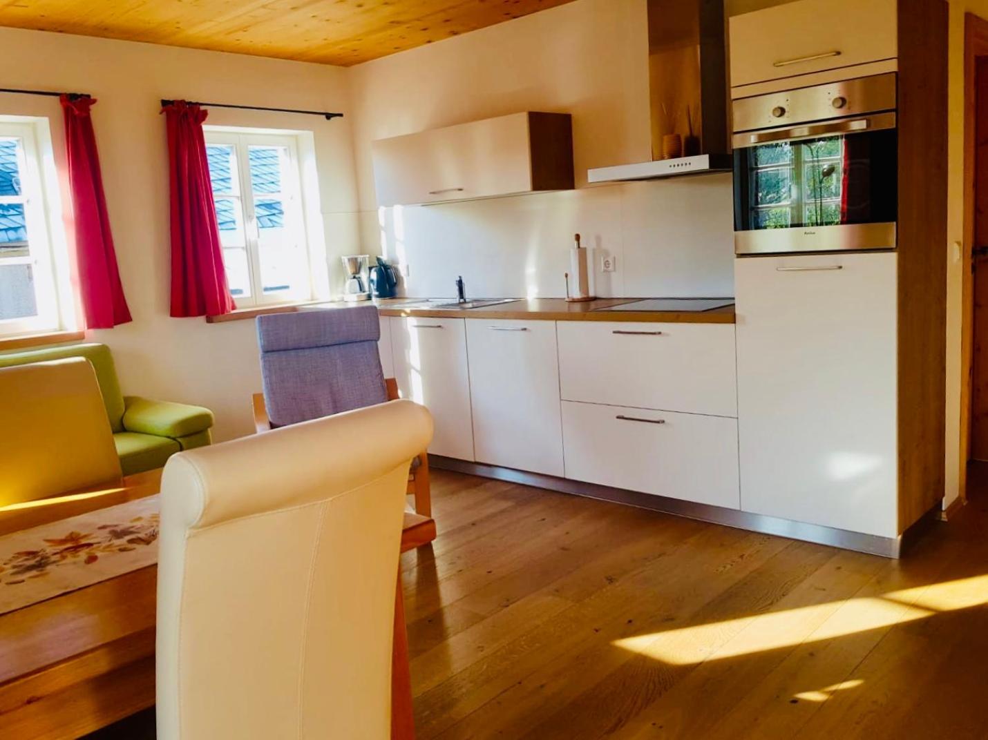 Ferienhaus Winterbergblick, Nationalpark Sächsische Schweiz, 5 Wohnungen und Gemeinschaftsraum, Boulderraum und Sauna im Haus