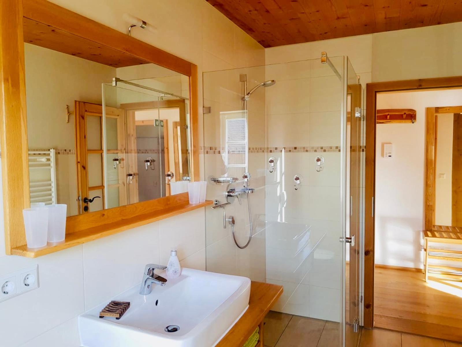 Ferienhaus Winterbergblick, Nationalpark Sächsische Schweiz, 5 Wohnungen und Gemeinschaftsraum, Boulderraum und Sauna im Haus