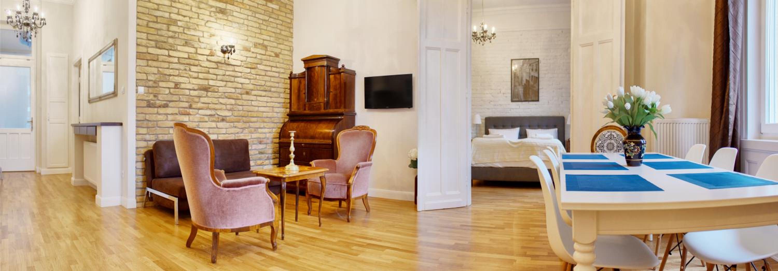 4BR , 3BHR with AC at the OPERA view 5