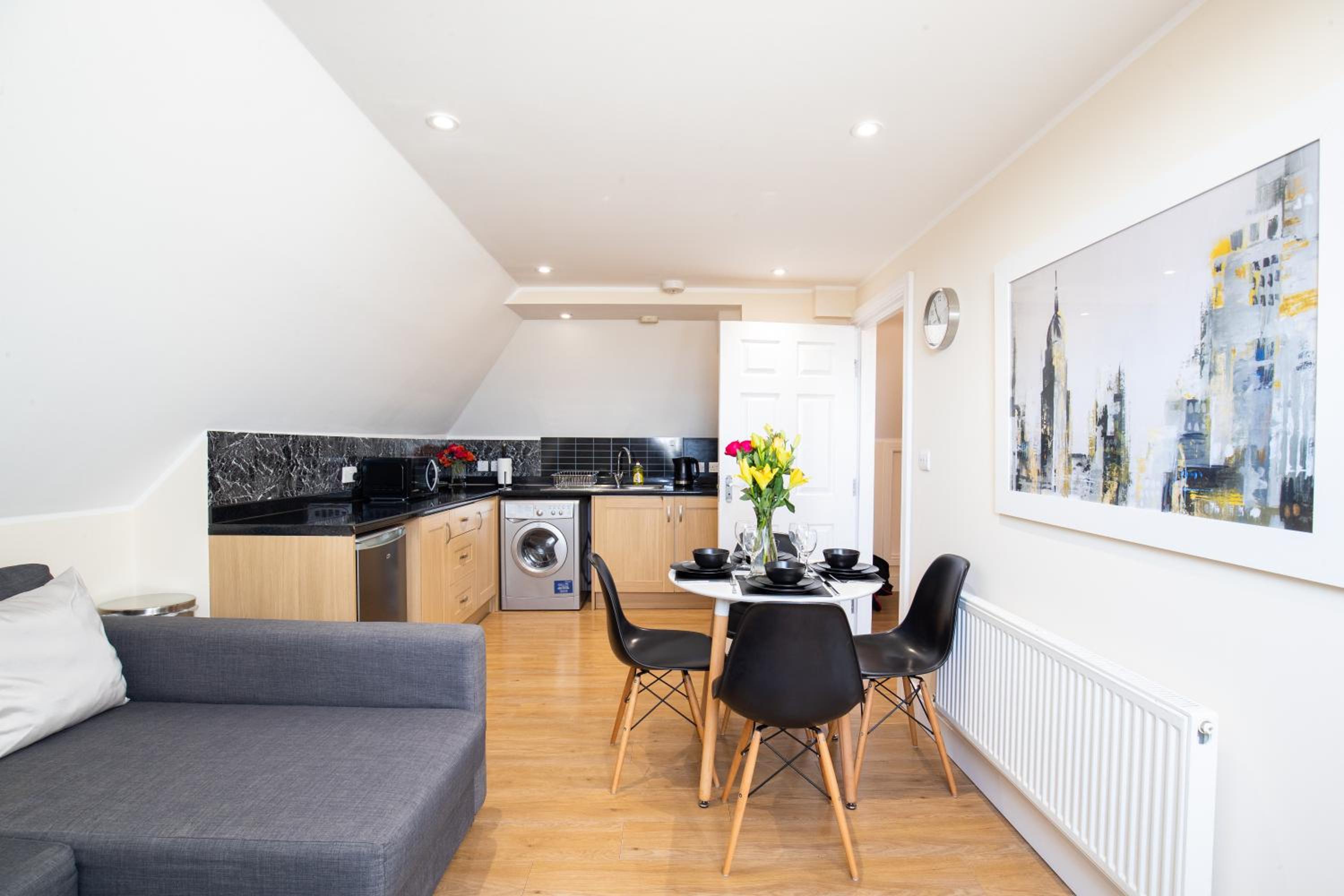 Velvet 2-bedroom apartment, Clockhouse, Hoddesdon view 4