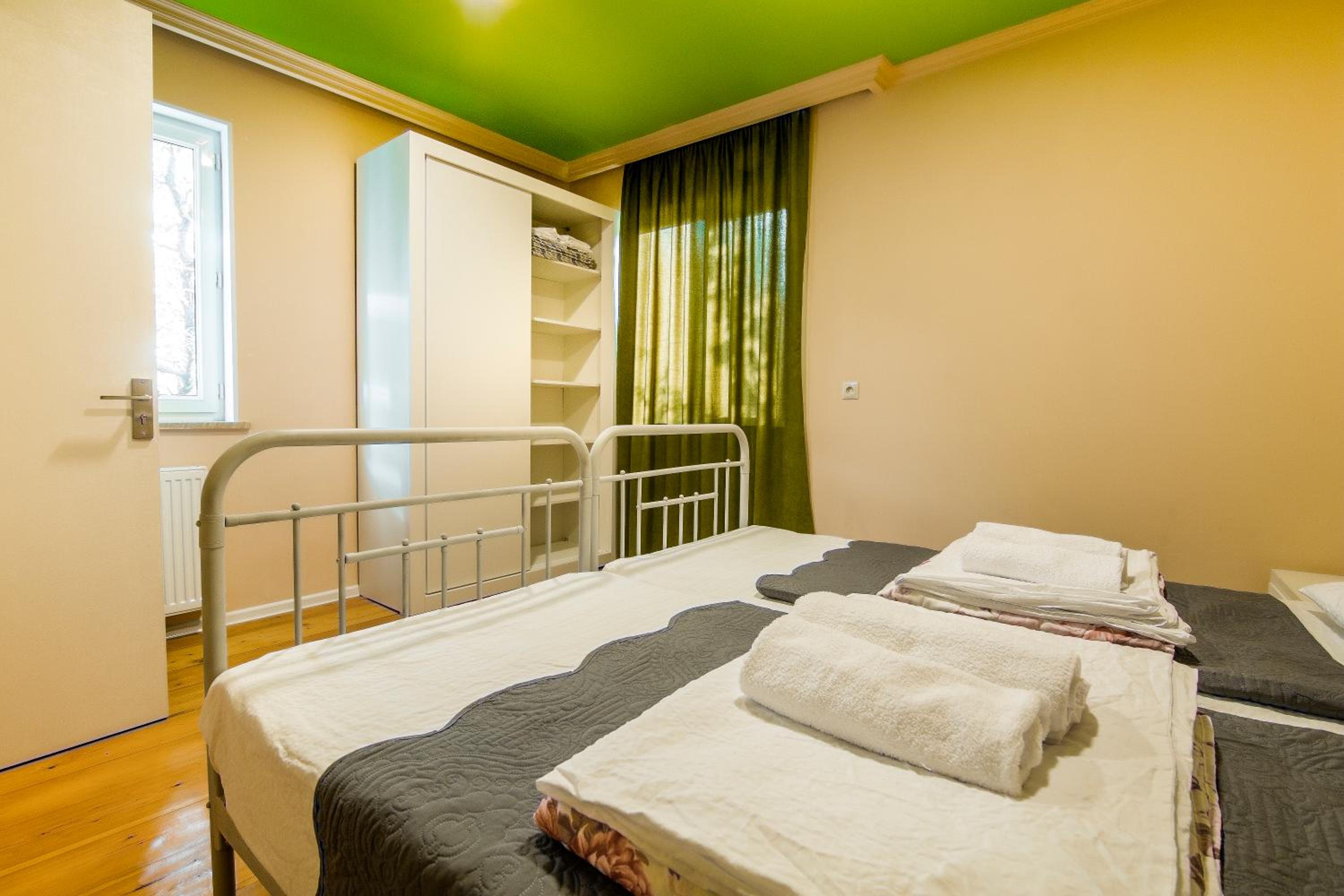 Guest House Bolnisi - Colorful Apartment view 3