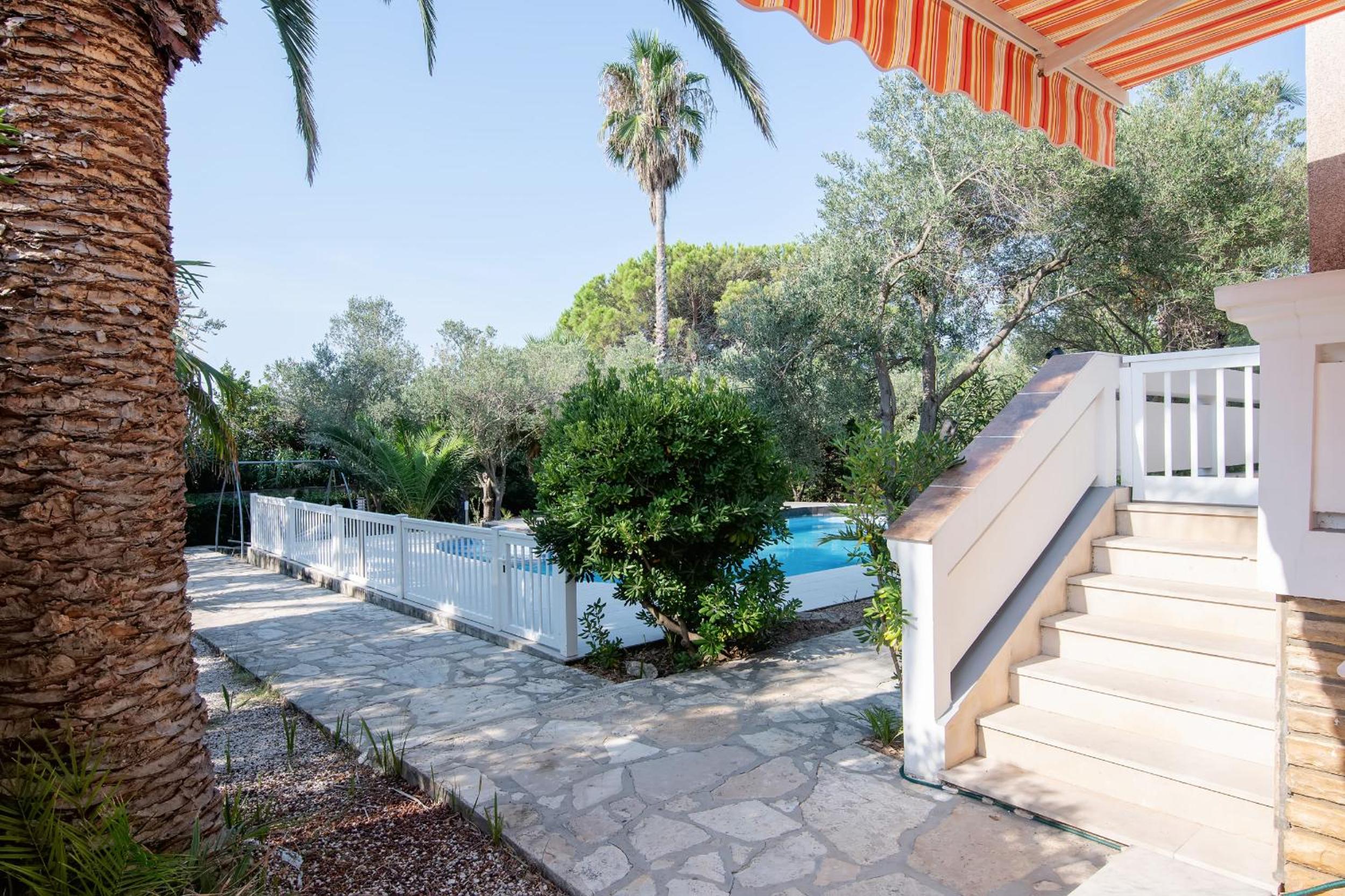 Beach Boy & Pool Girl Apartments