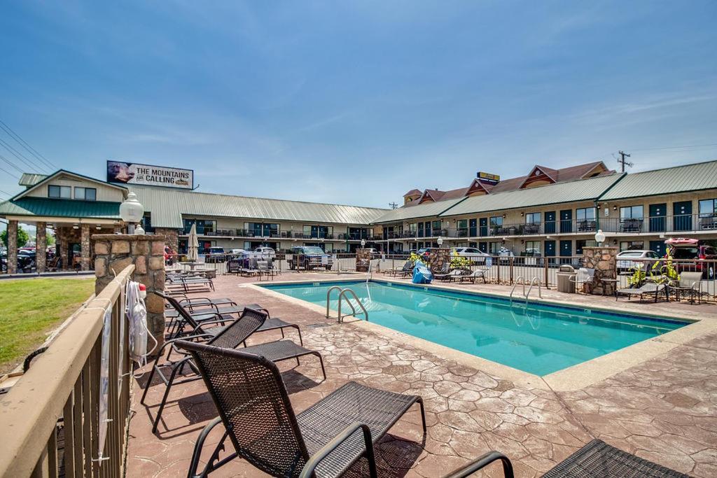 Mountain Breeze Motel