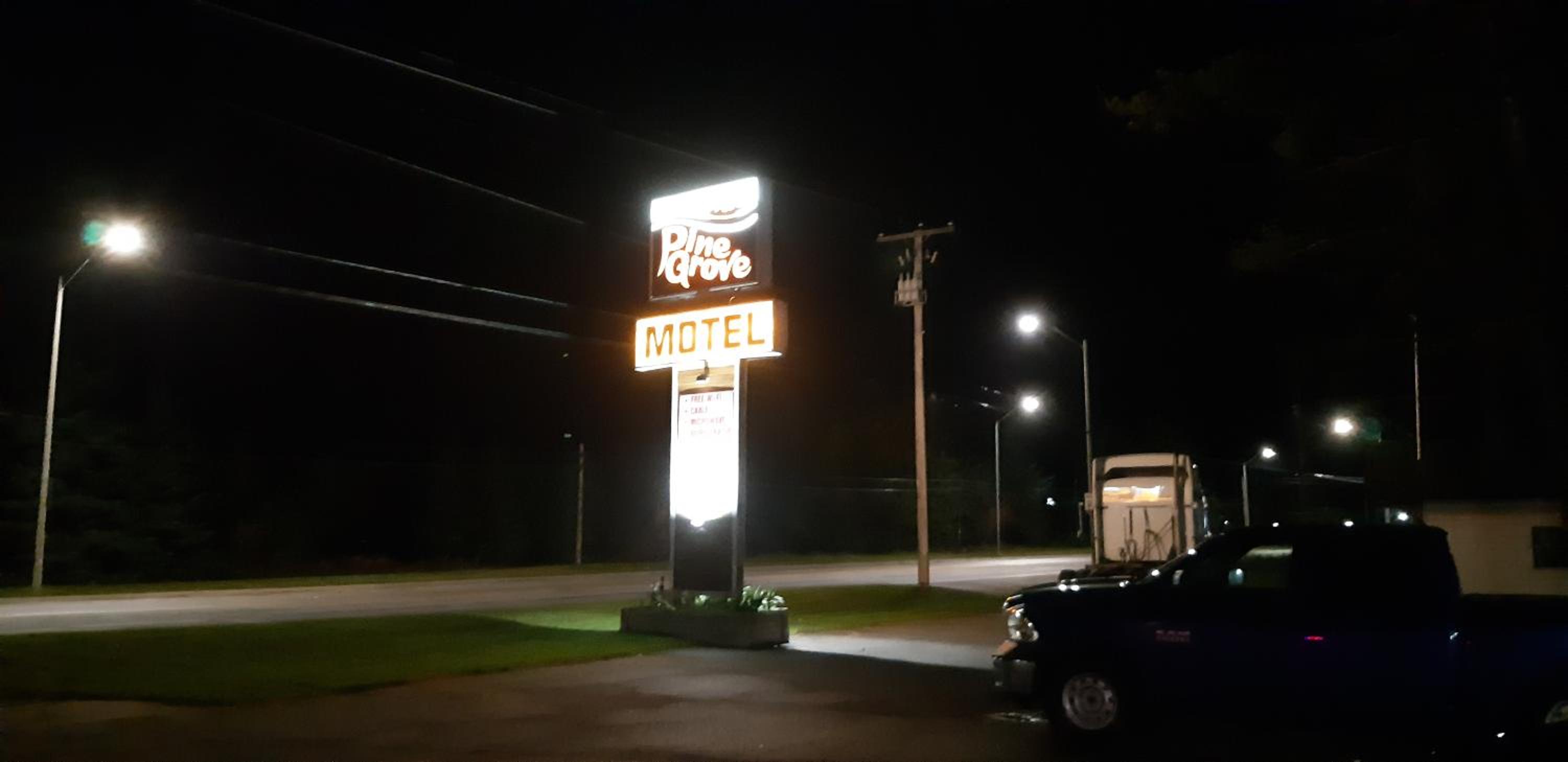 Pine Grove Motel view 4
