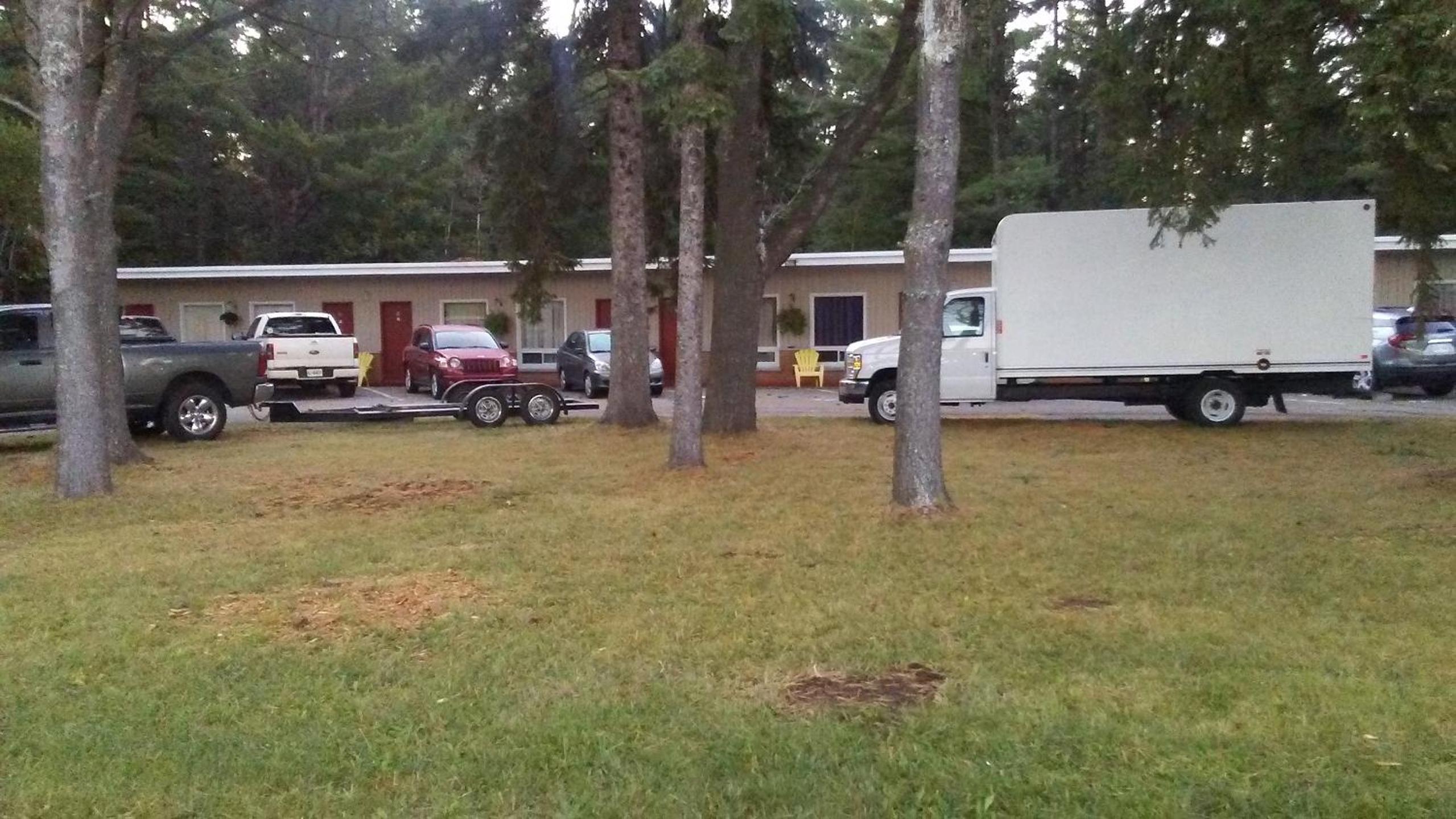 Pine Grove Motel view 3