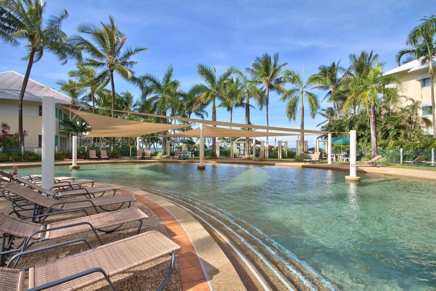 Trinity Beach Vacations - The Beach Shack 3BR Waterfront Resort, Own WIFI - Property Image 2