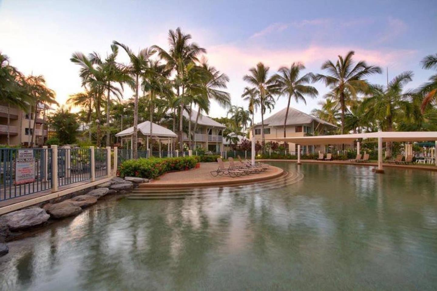 Trinity Beach Vacations - The Beach Shack 3BR Waterfront Resort, Own WIFI - Property Image 3