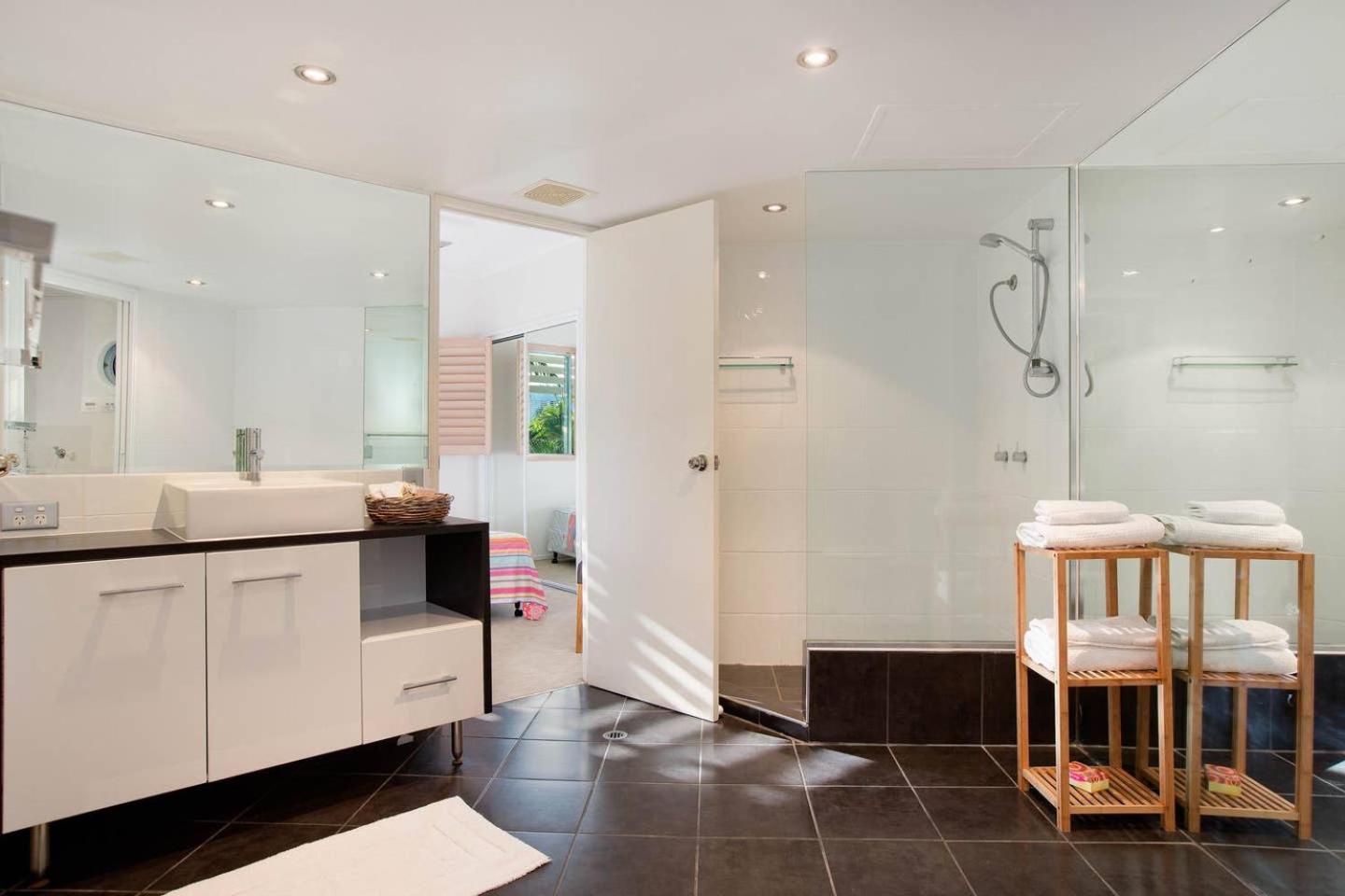 Trinity Beach Vacations - The Beach Shack 3BR Waterfront Resort, Own WIFI - Property Image 35