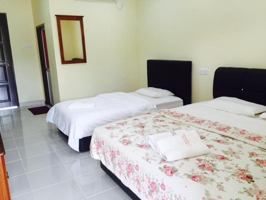 Penarak Bamboo Beach Motel