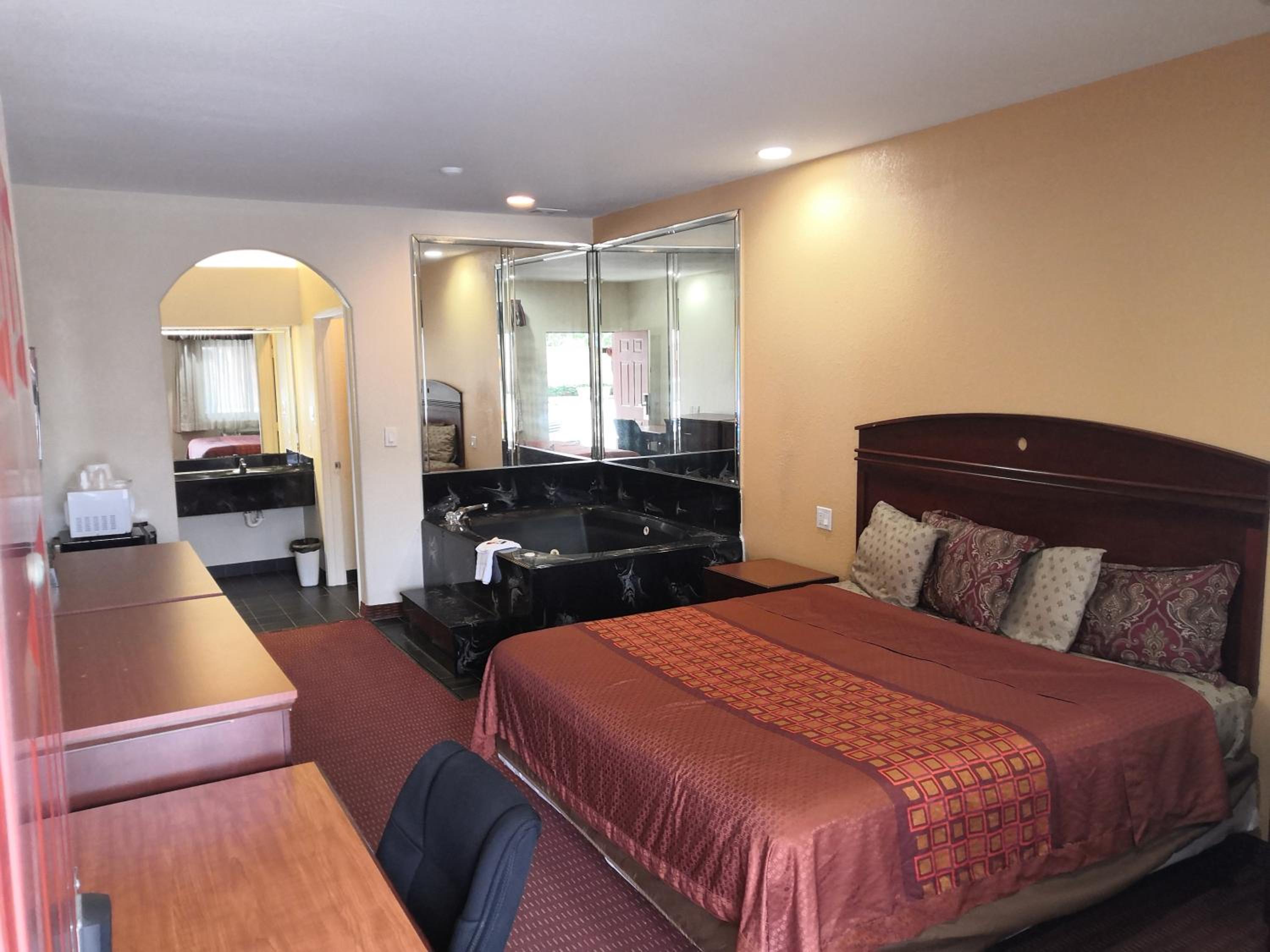 Scottish Inn Suites IAH West - Property Image 25