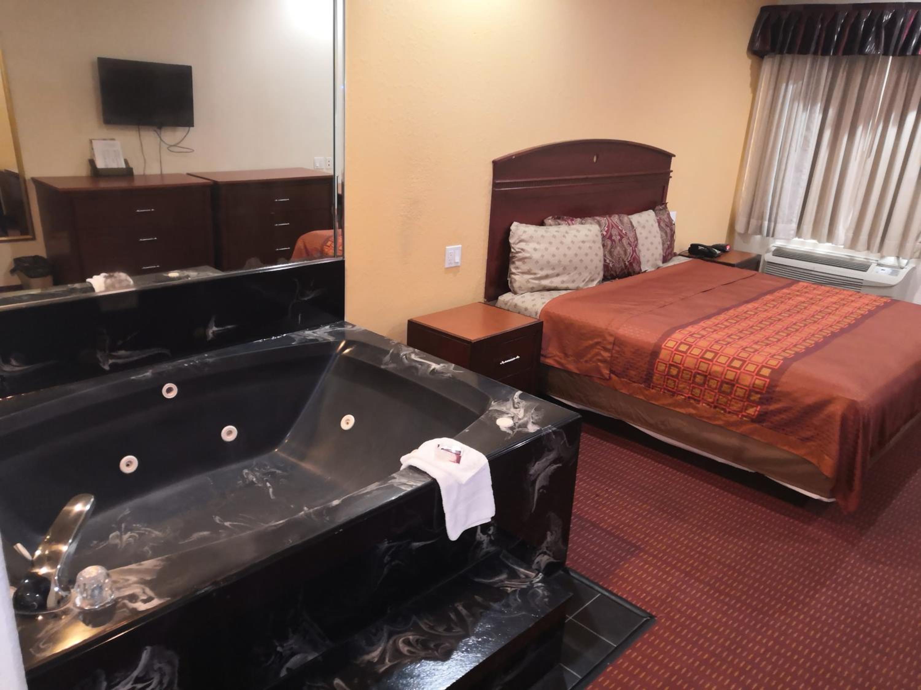 Scottish Inn Suites IAH West - Property Image 23