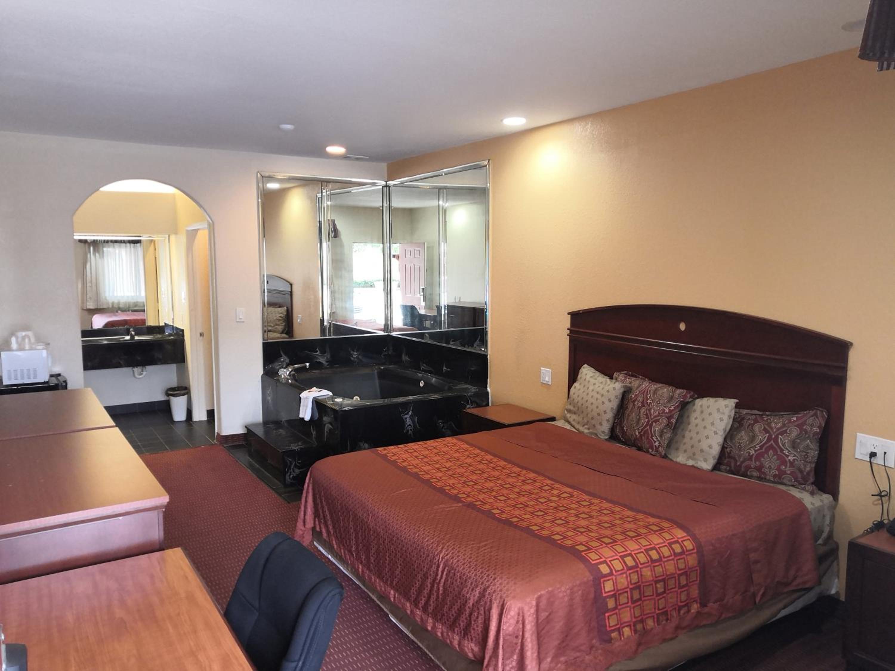 Scottish Inn Suites IAH West - Property Image 33