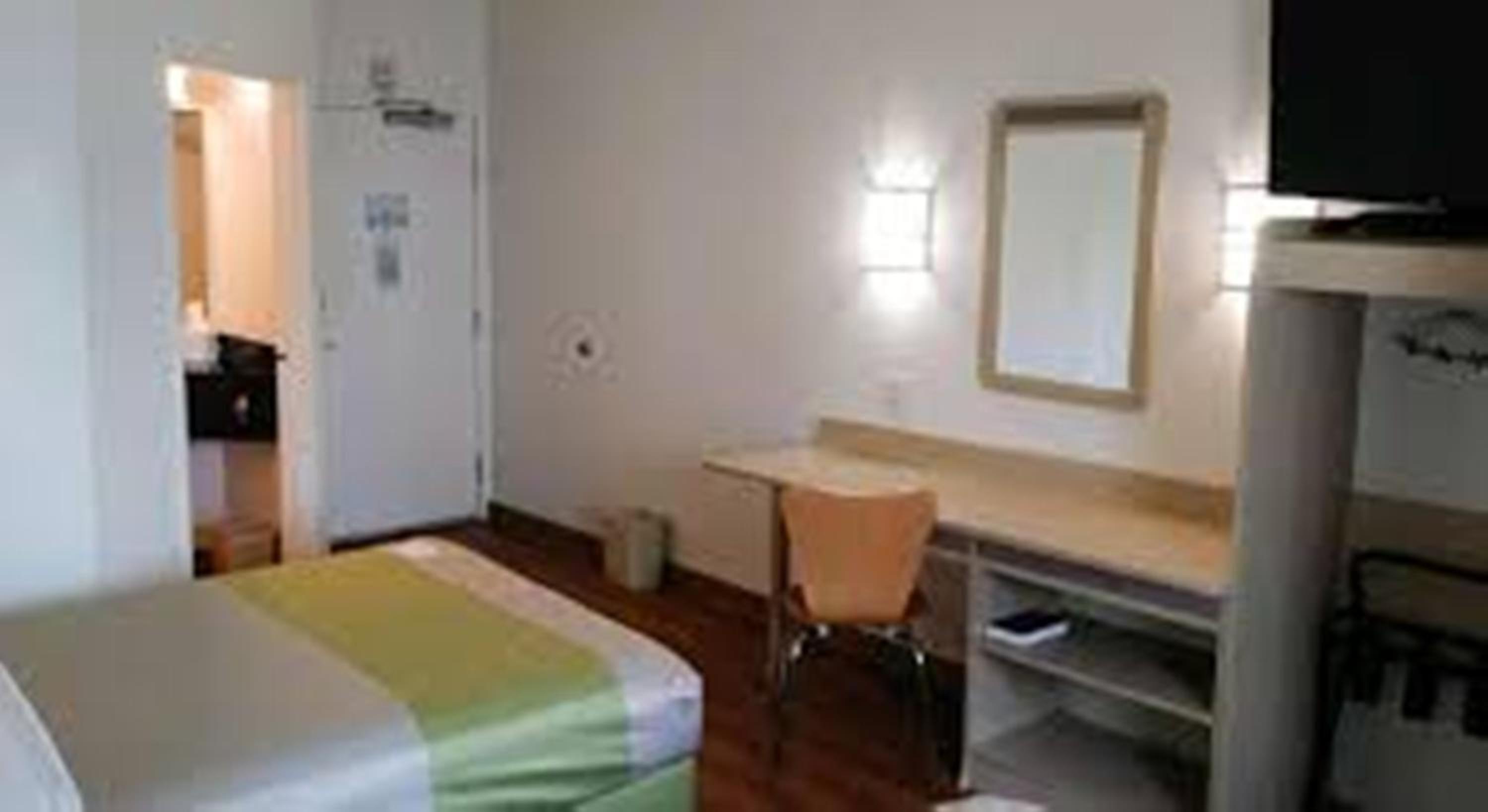 Motel 6-Brownsville, TX North view 4
