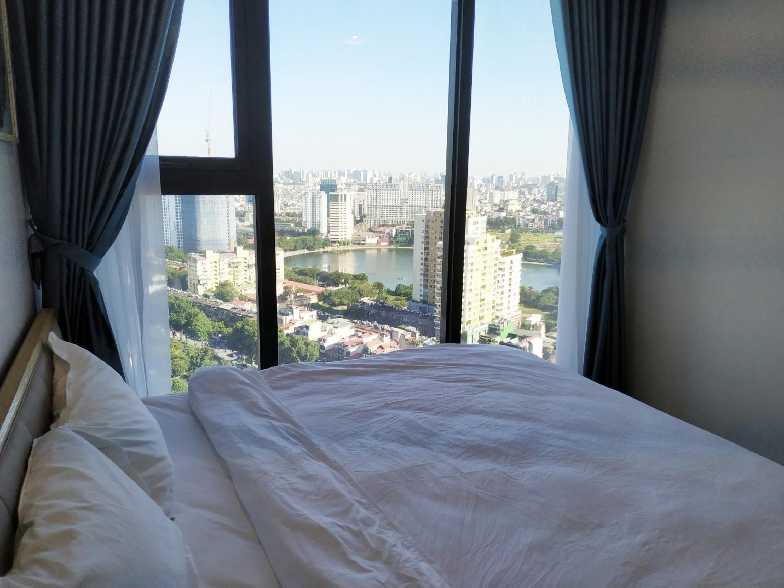 Hi-Home Suites - Vinhomes Metropolis