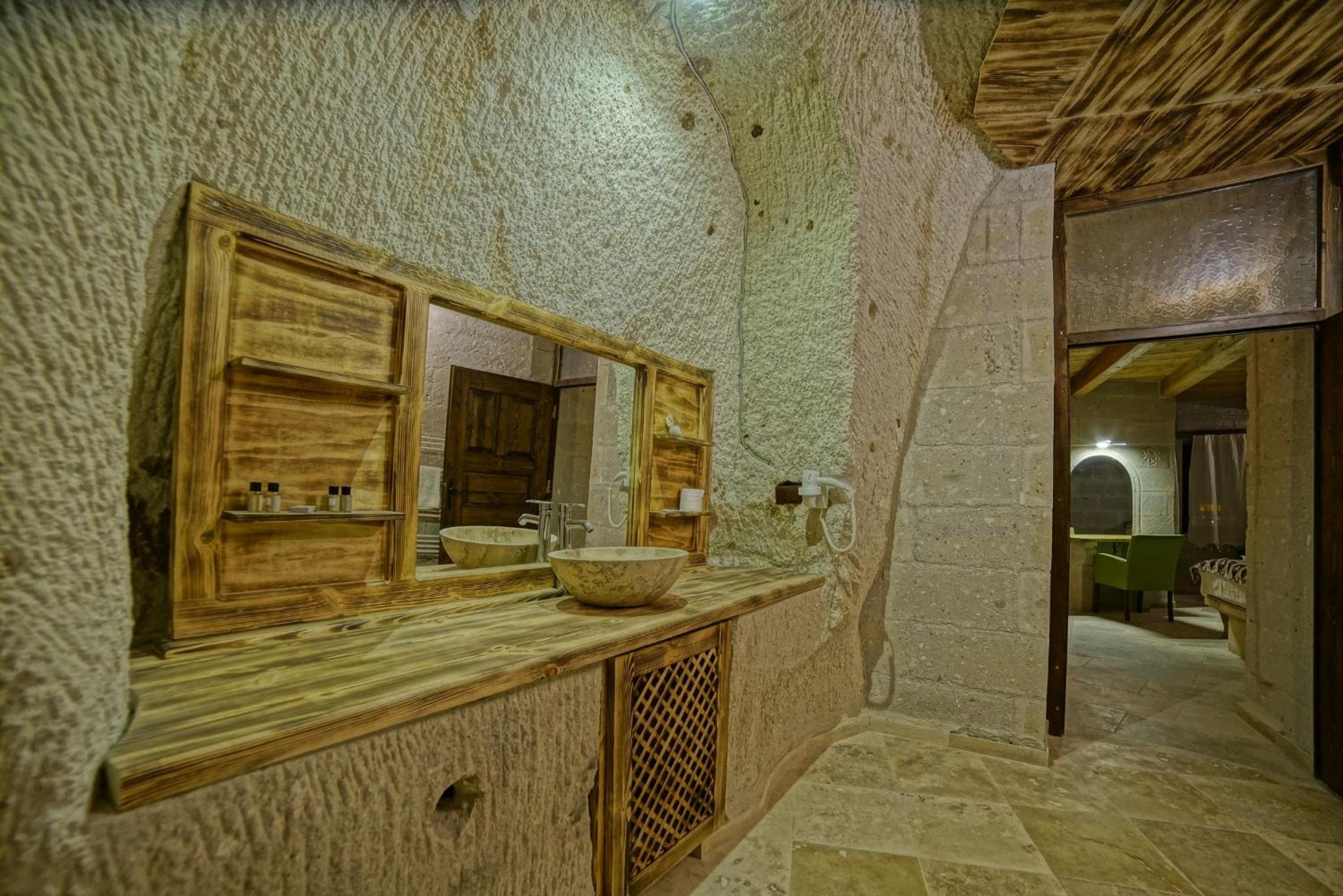 Zeus Cave Suites - Image 11