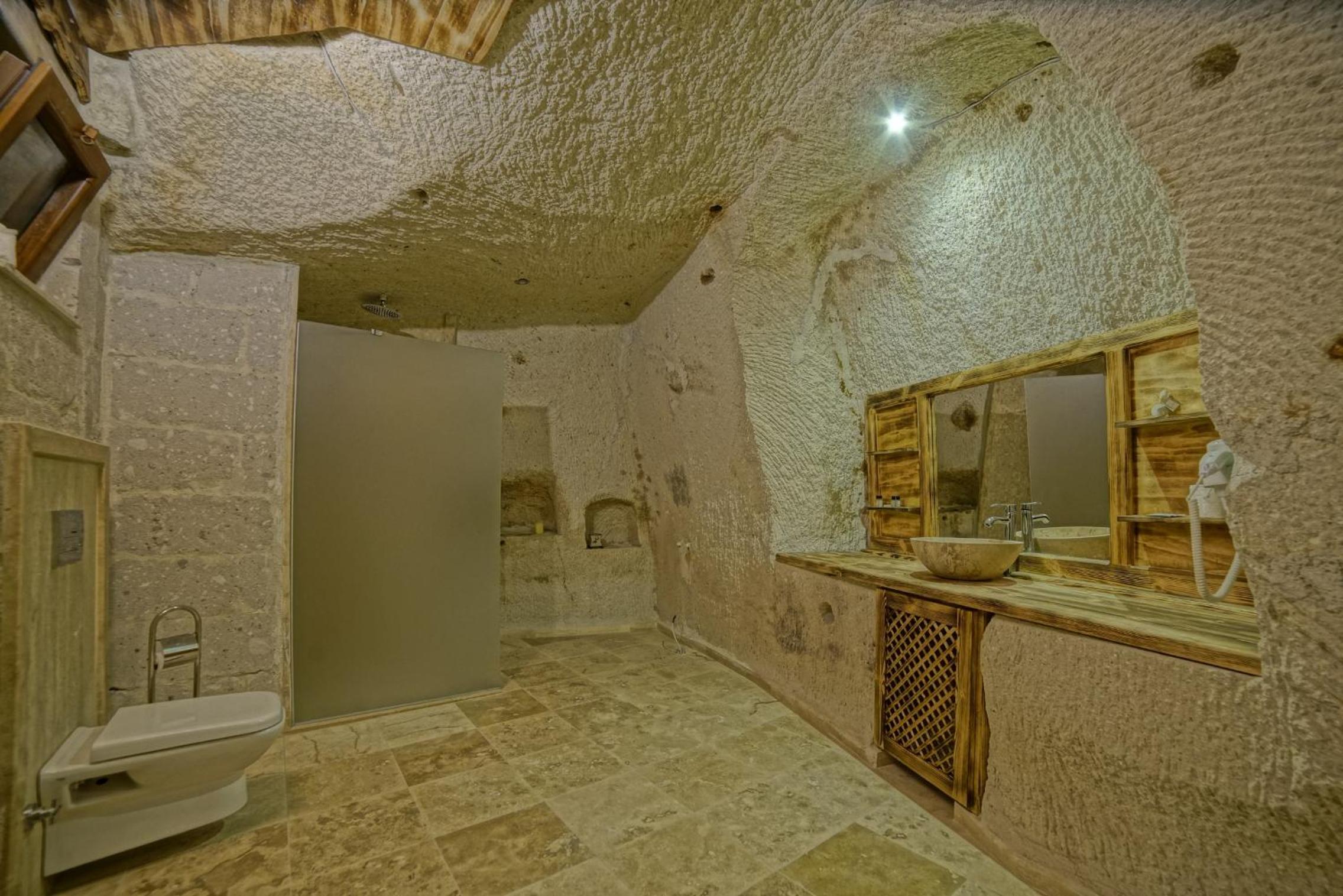 Zeus Cave Suites - Image 10