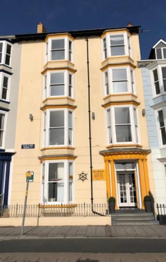 Hotel Helmsman Guesthouse - Image 1