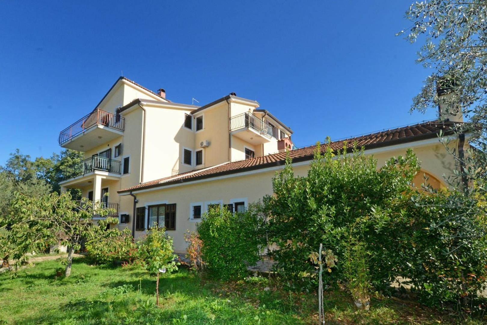 Apartments with pool Albina view 3