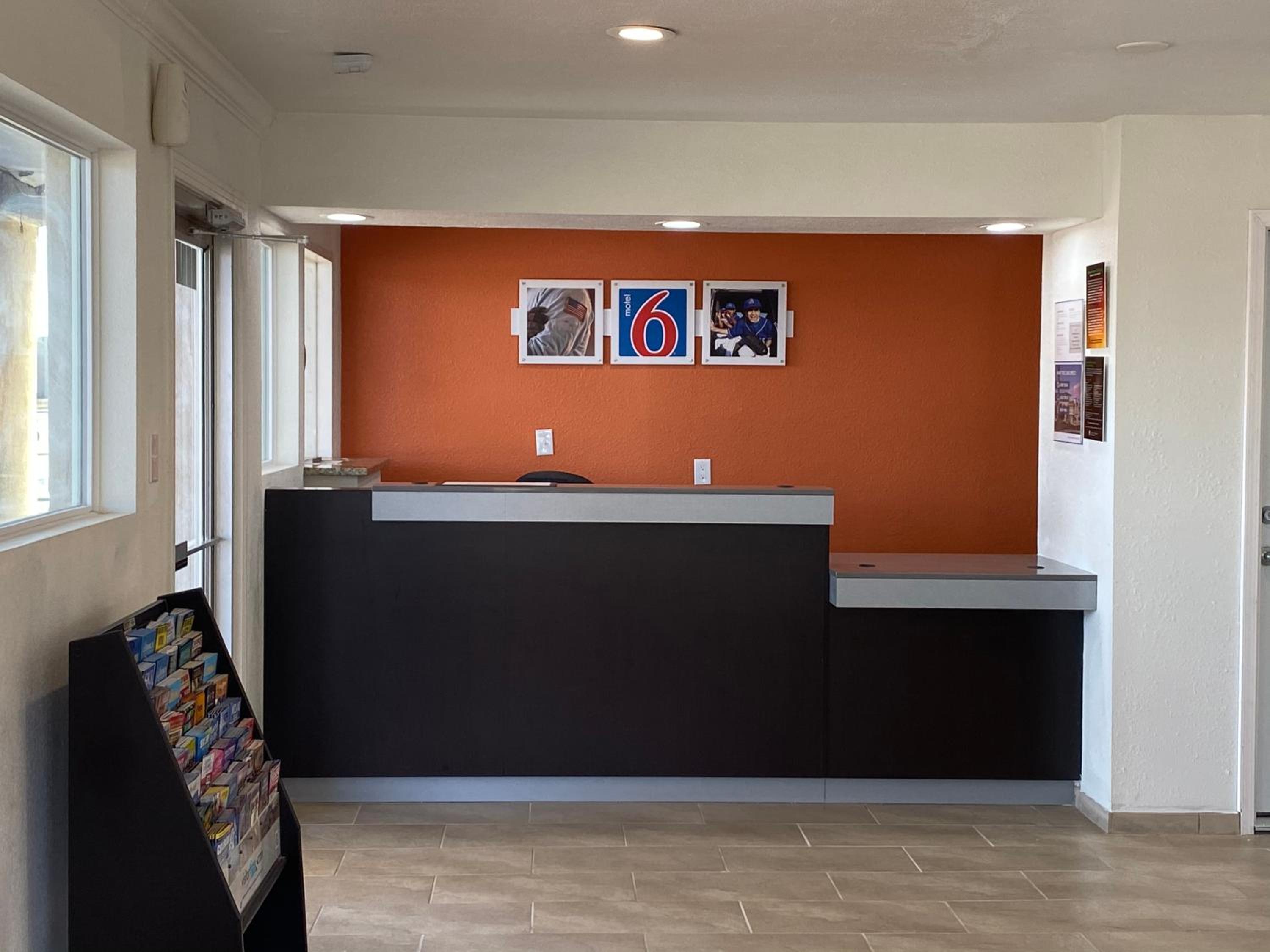 Clovis Vacations - Motel 6-Clovis, NM - Property Image 12