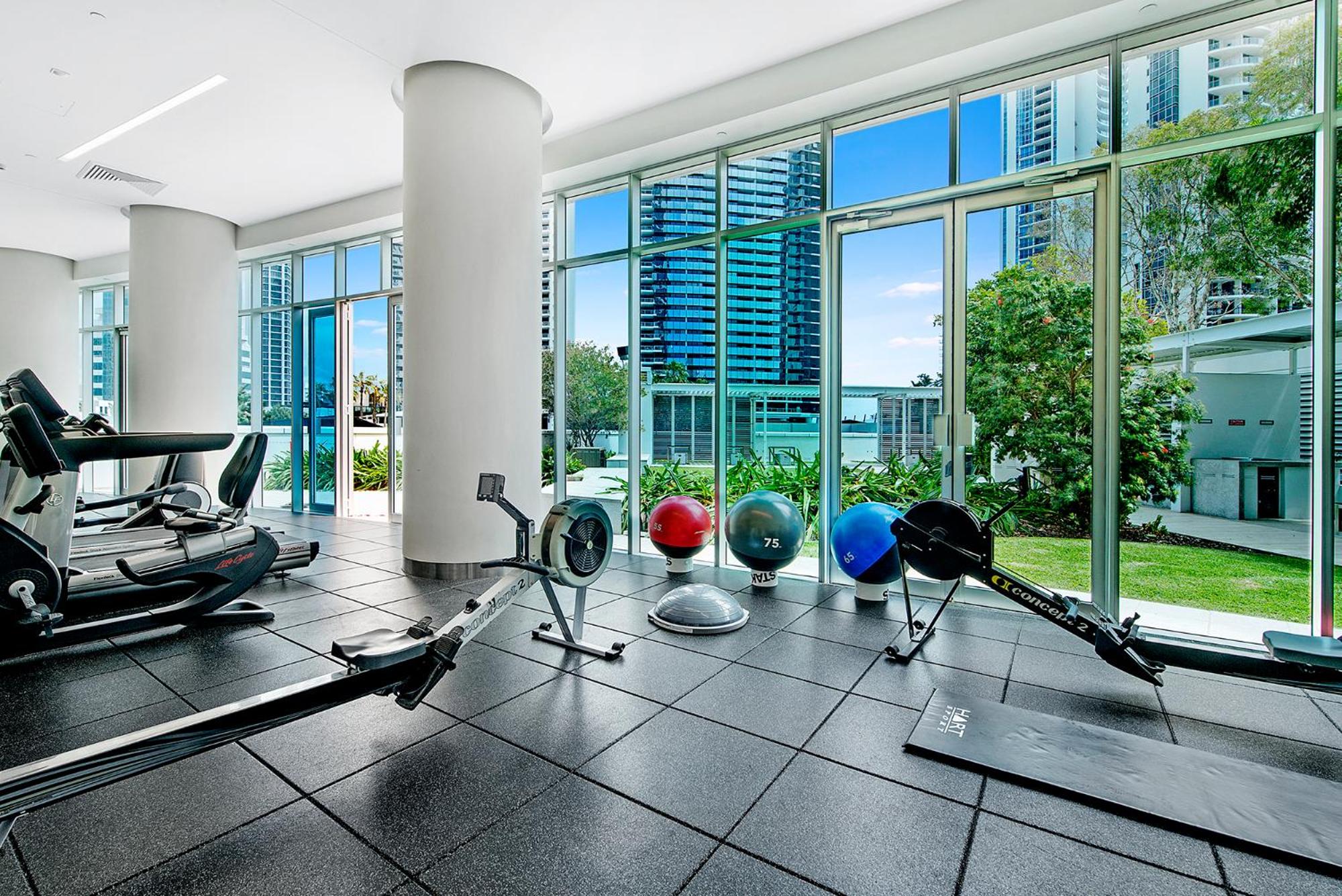 Number 1 H Residences - WiFi, Parking & More by Gold Coast Holidays