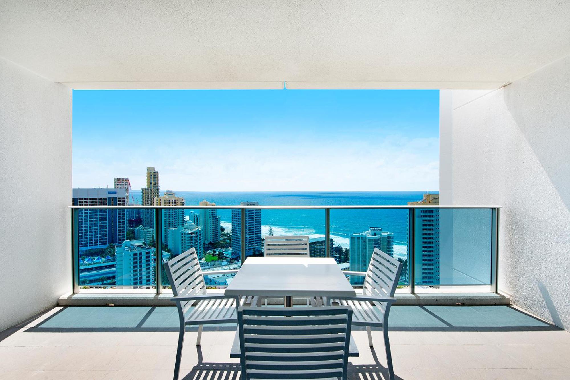 Number 1 H Residences - WiFi, Parking & More by Gold Coast Holidays