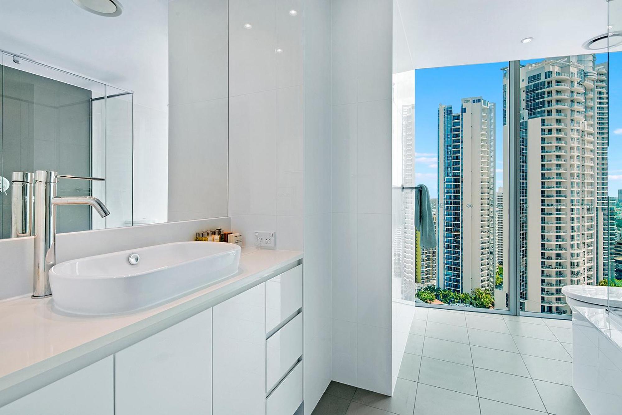Number 1 H Residences - WiFi, Parking & More by Gold Coast Holidays