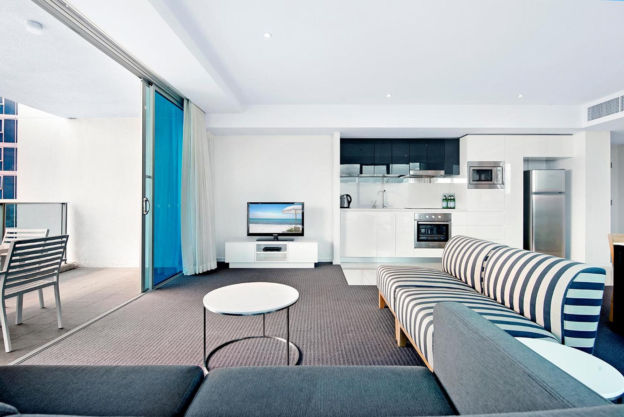 Number 1 H Residences - WiFi, Parking & More by Gold Coast Holidays